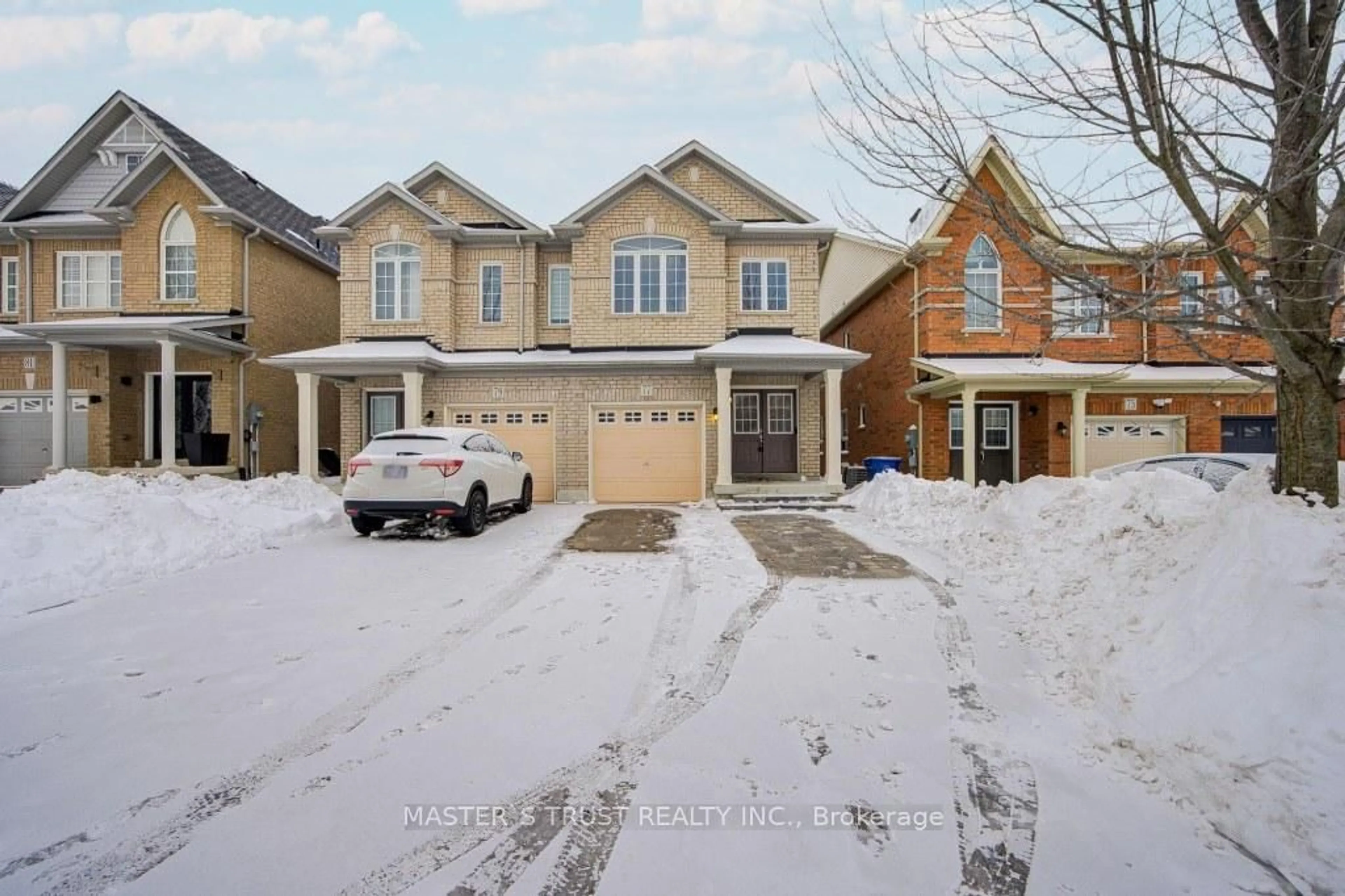 A pic from outside/outdoor area/front of a property/back of a property/a pic from drone, street for 77 Harvest Hills Blvd, East Gwillimbury Ontario L9N 0B4