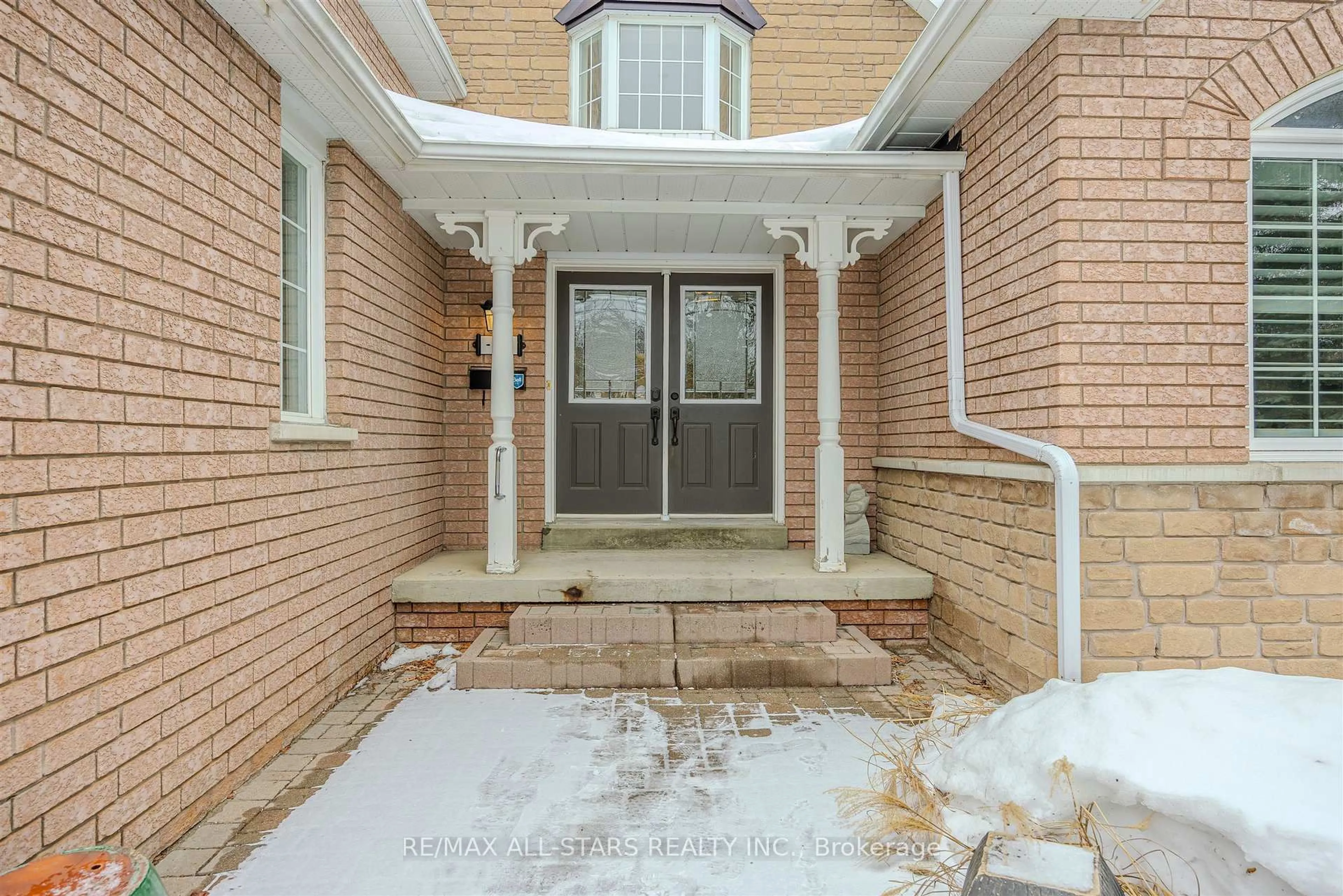 Unknown for 15 Glenn Gould Cres, Uxbridge Ontario L9P 1W4