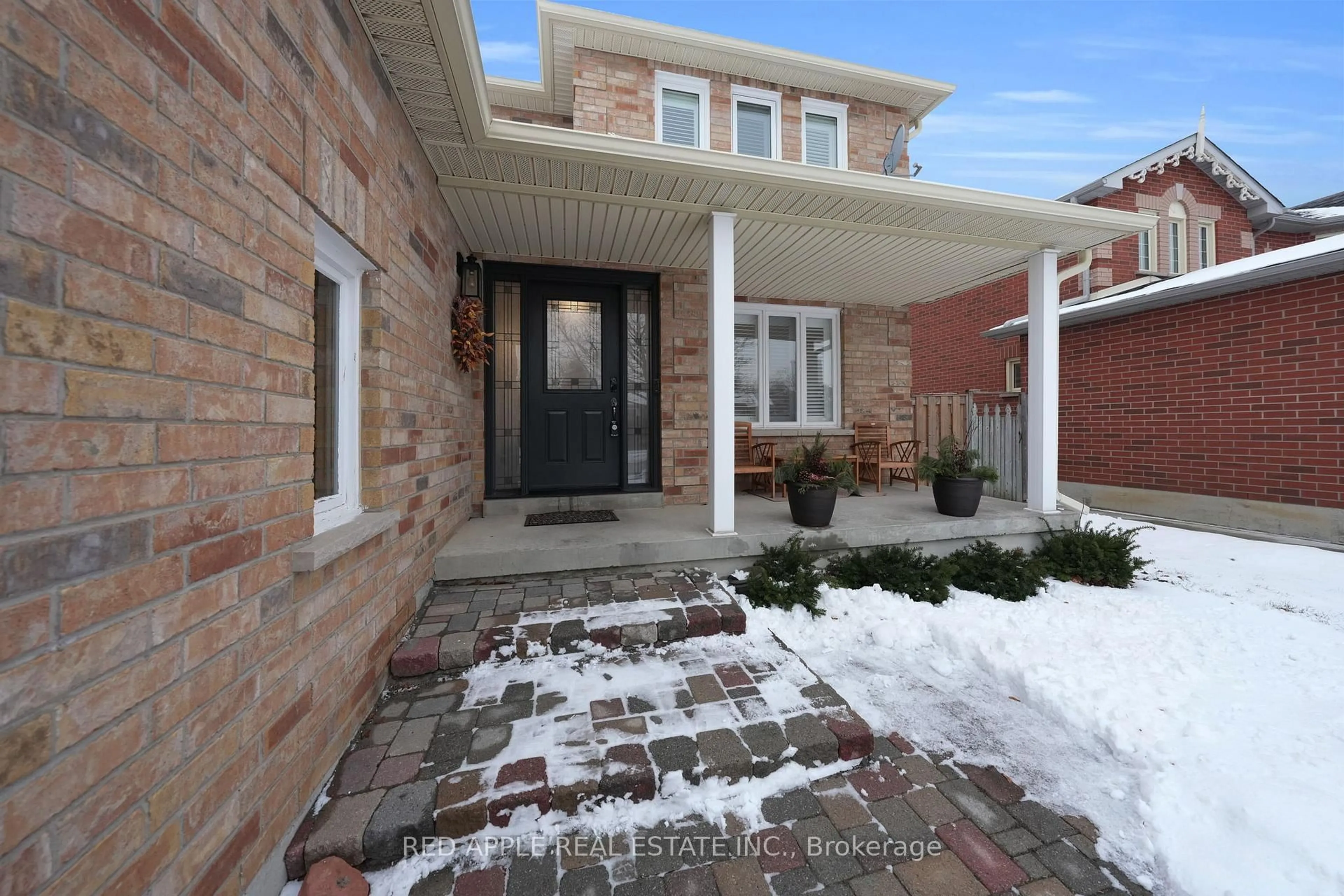 Home with brick exterior material, street for 131 Northgate Dr, Bradford West Gwillimbury Ontario L3Z 2Z7