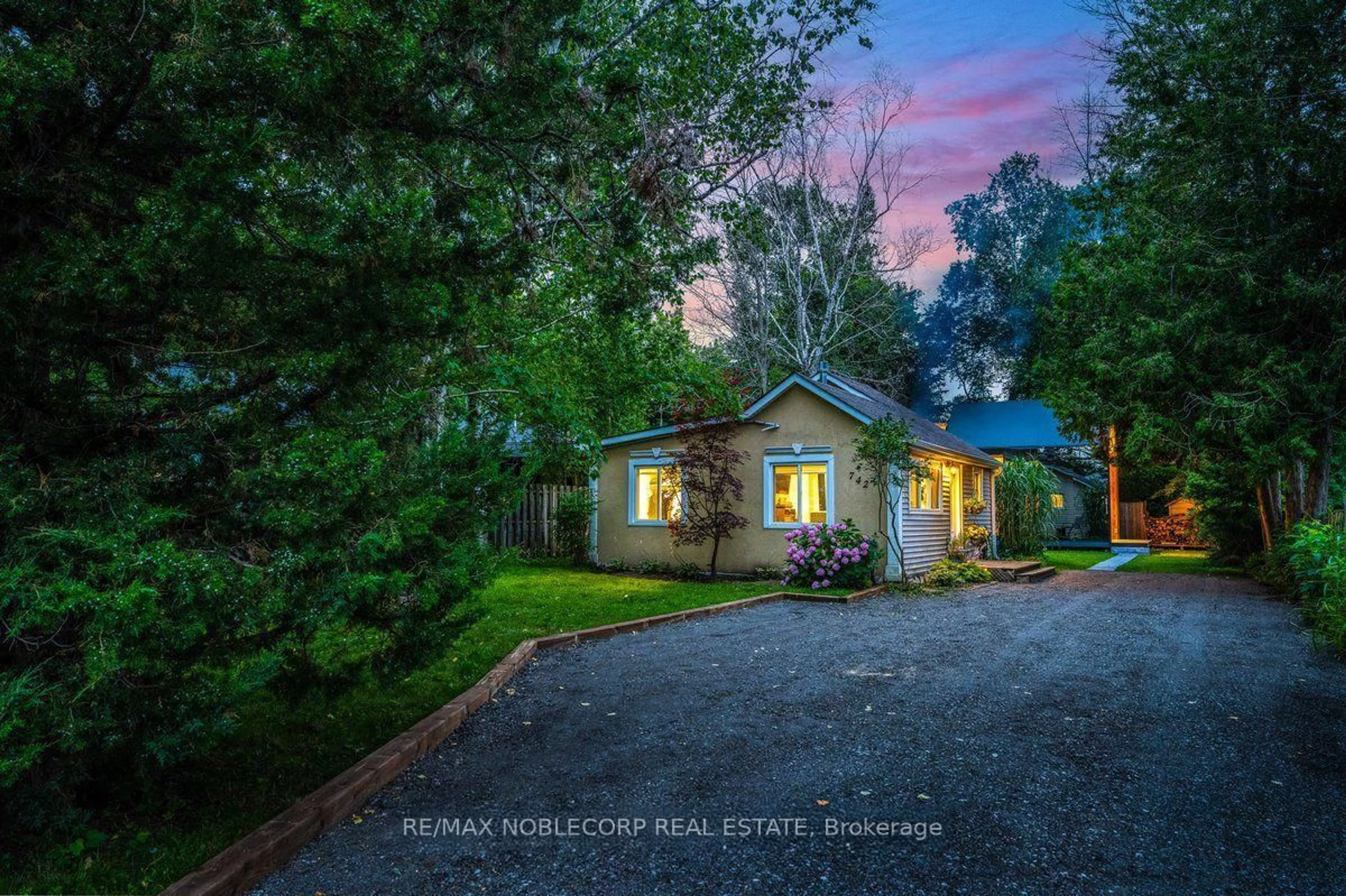 A pic from outside/outdoor area/front of a property/back of a property/a pic from drone, street for 742 9th Line, Innisfil Ontario L9S 3Y6