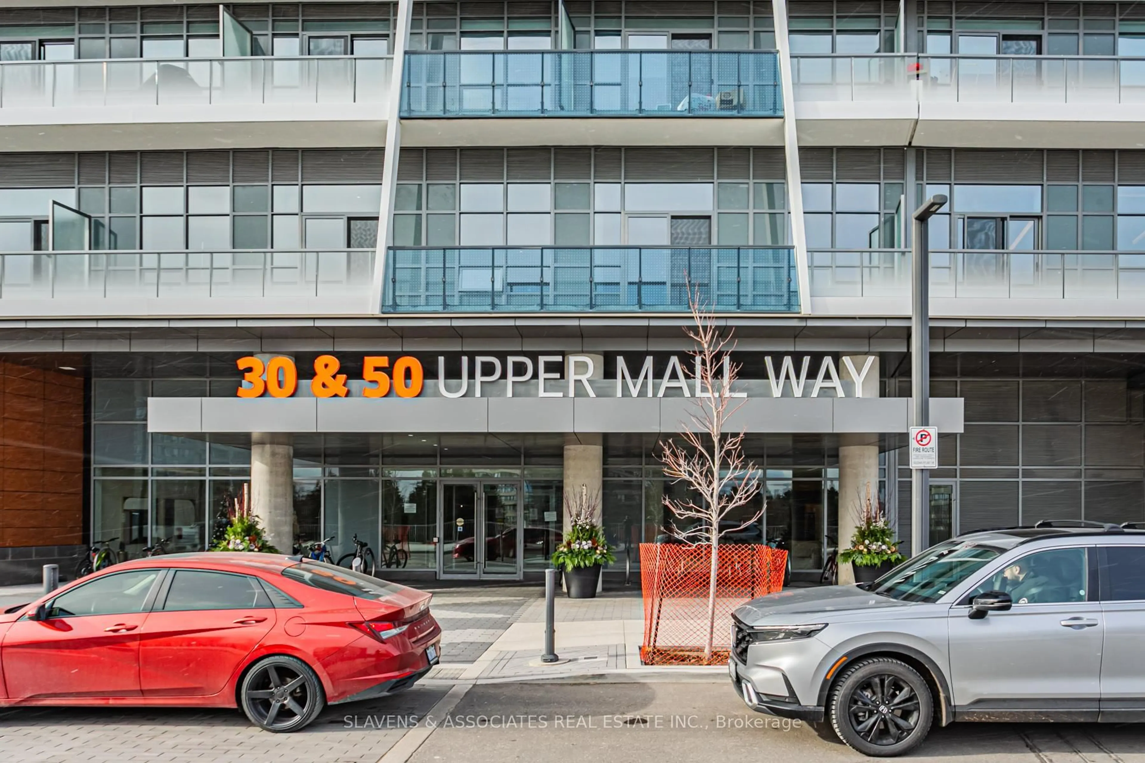 Indoor foyer for 30 Upper Mall Way #A719, Vaughan Ontario L4J 0L7
