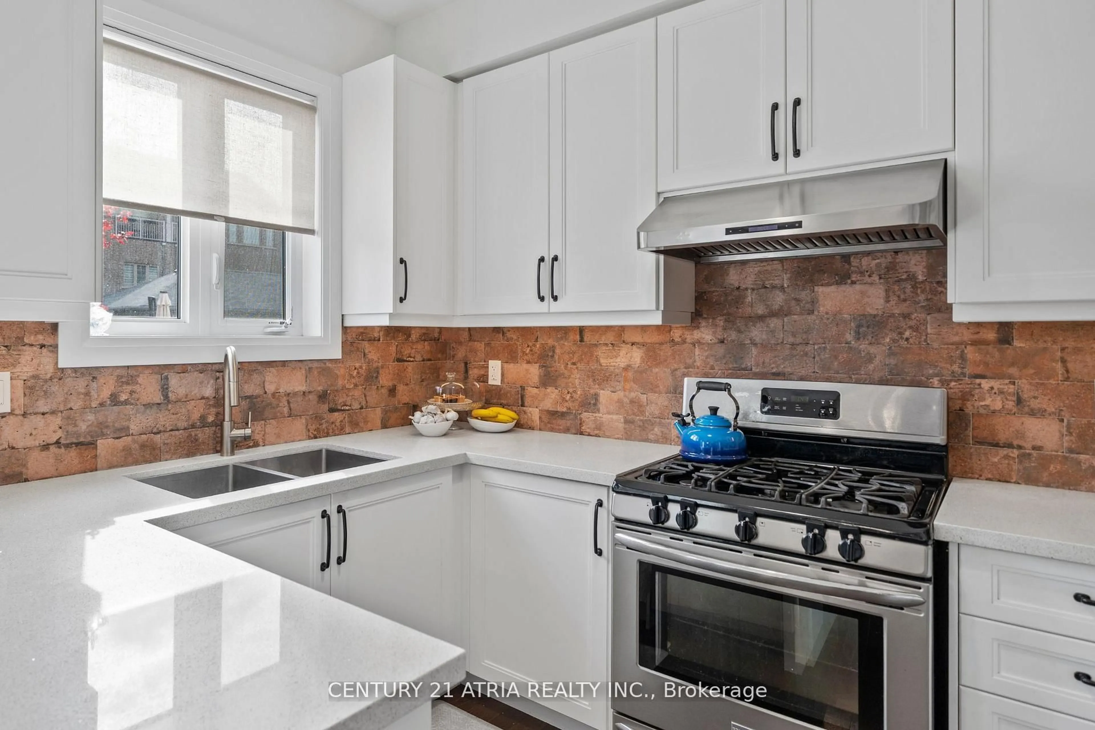 Standard kitchen, ceramic/tile floor for 194 Kincardine St, Vaughan Ontario L4H 4J2