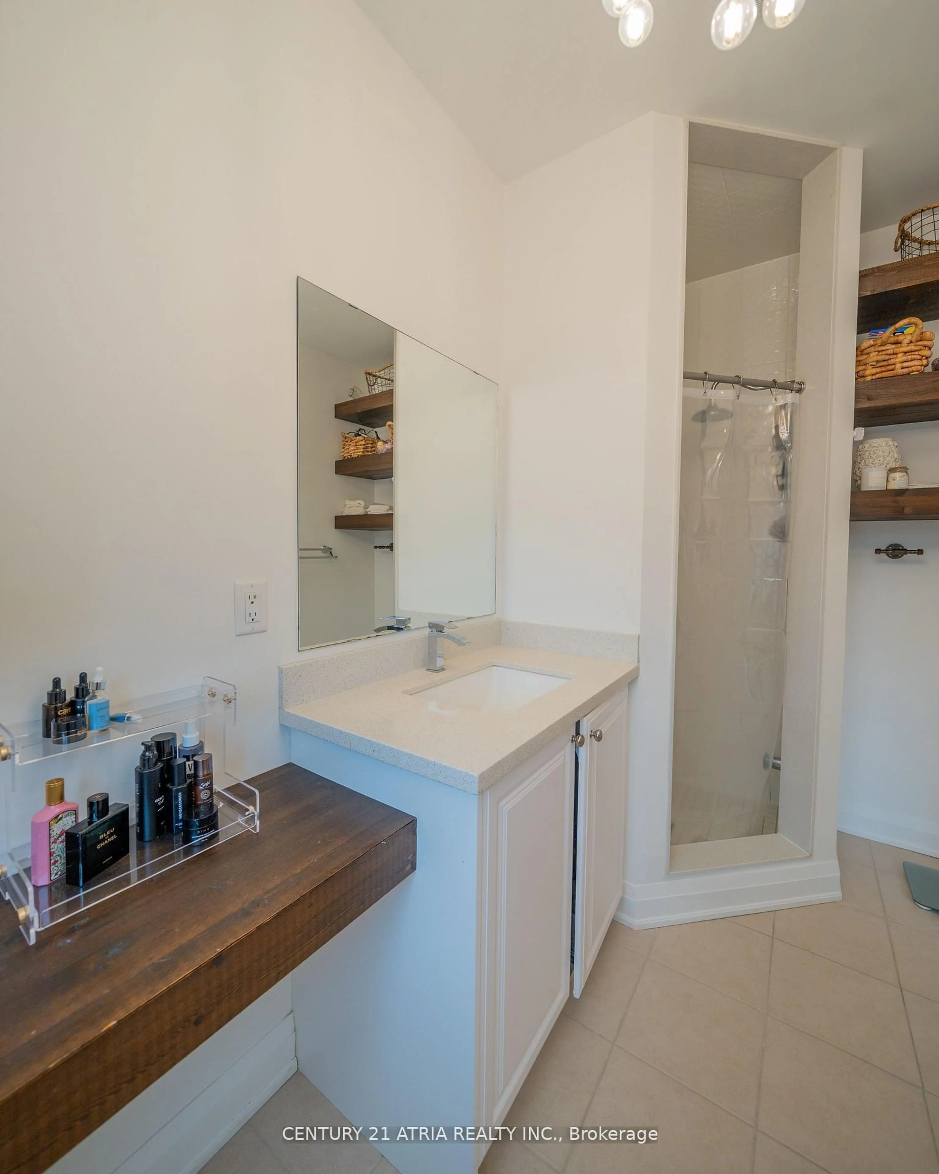 Standard bathroom, ceramic/tile floor for 194 Kincardine St, Vaughan Ontario L4H 4J2