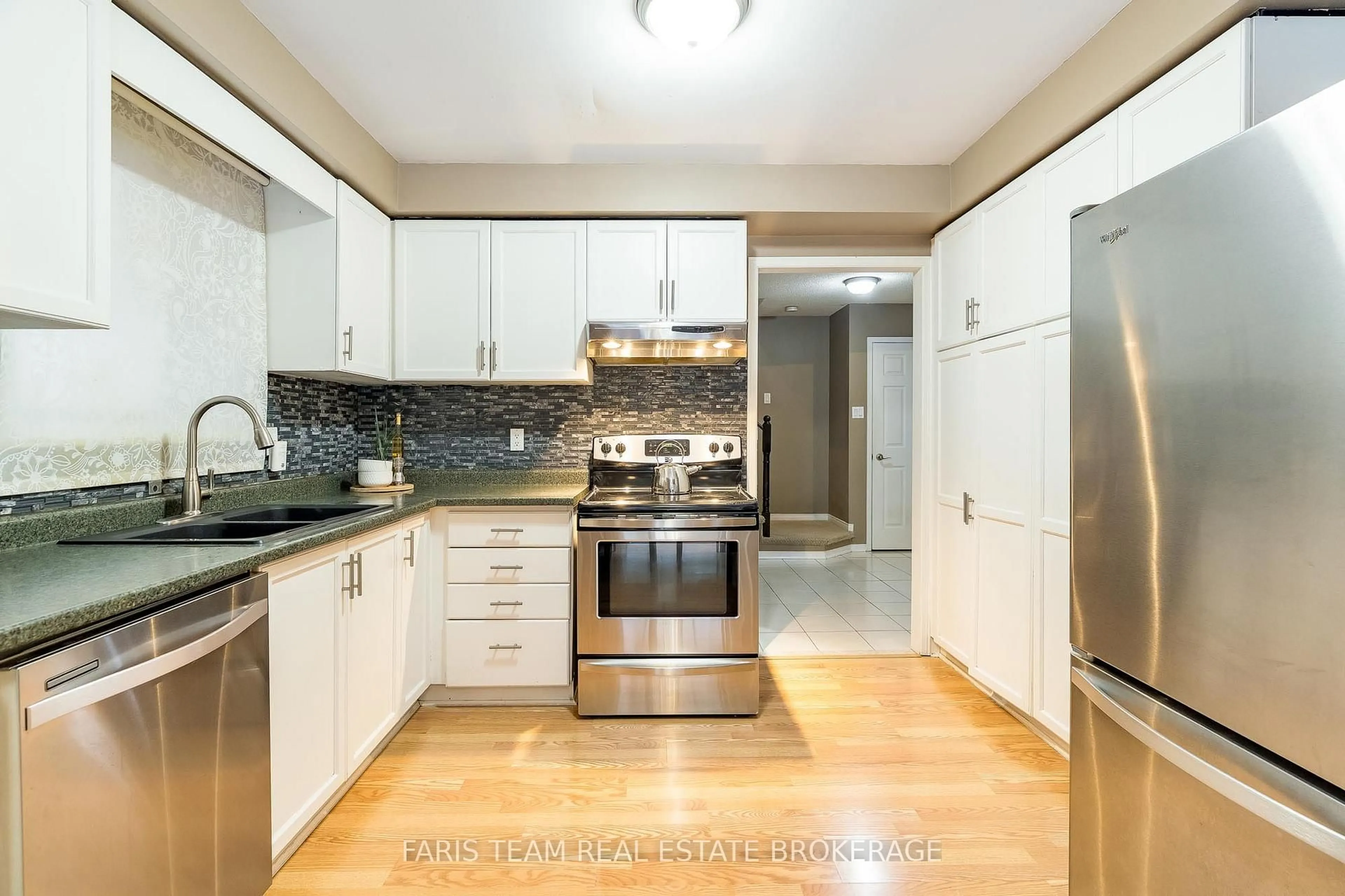 Standard kitchen, unknown for 165 Heydon Ave, New Tecumseth Ontario L9R 1P2