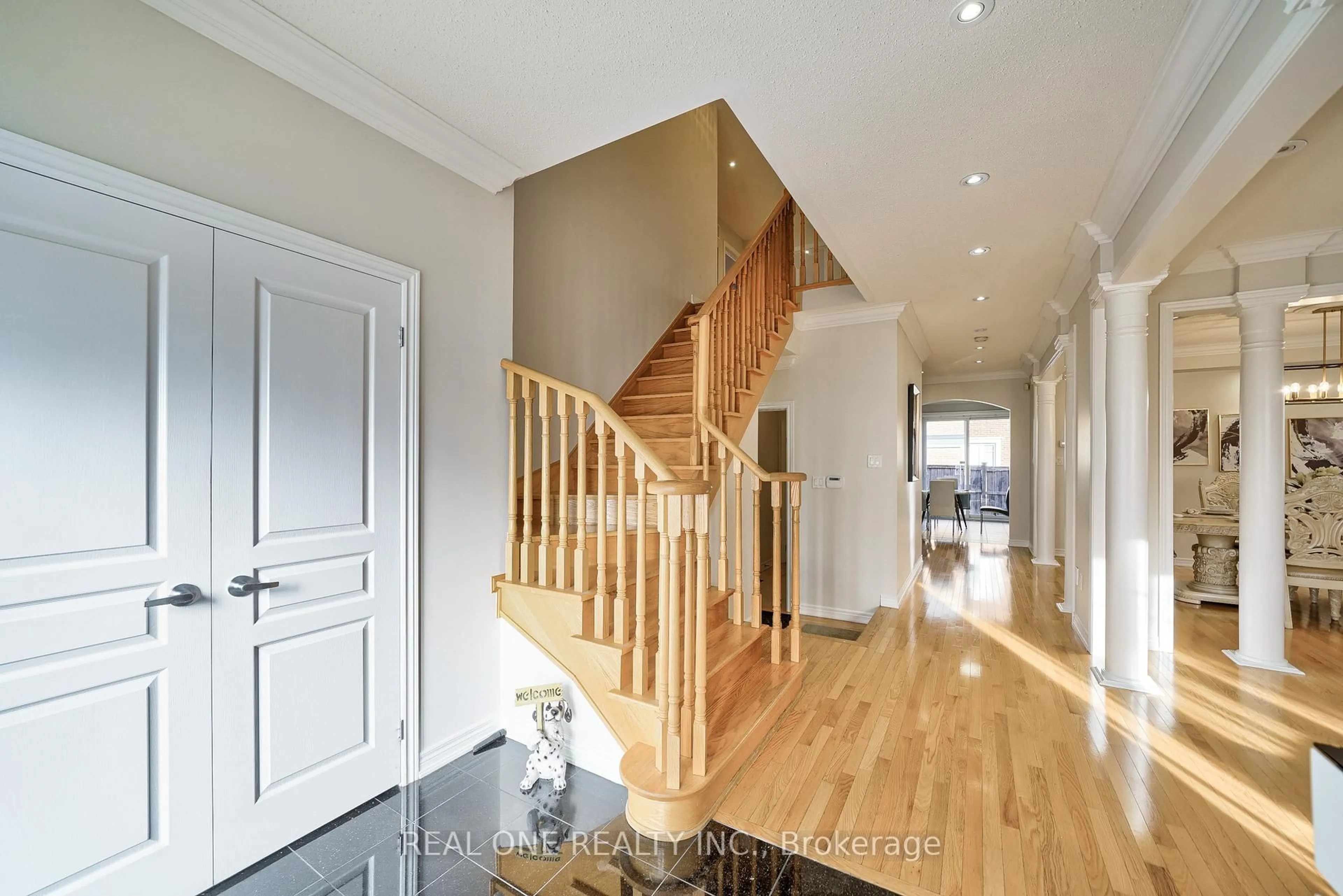 Indoor foyer for 29 Seiffer Cres, Richmond Hill Ontario L4E 0J1