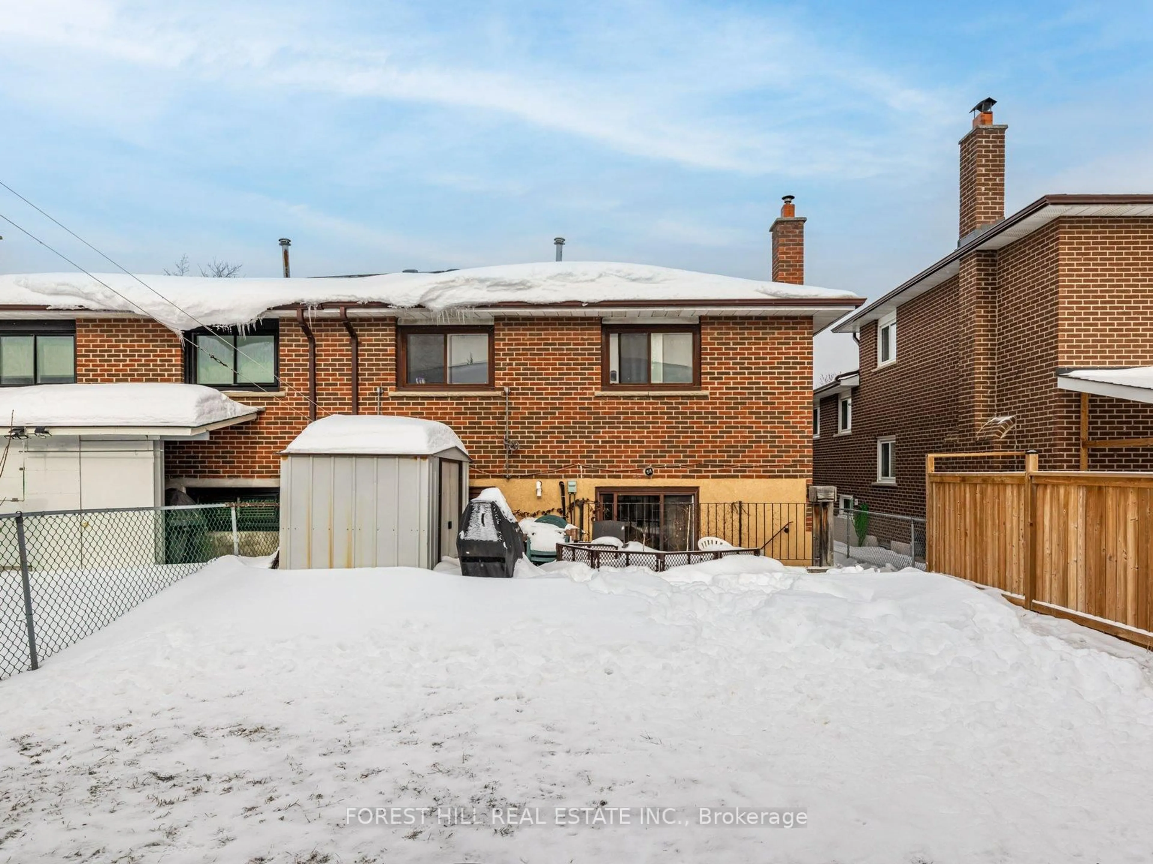 A pic from outside/outdoor area/front of a property/back of a property/a pic from drone, street for 11 Albany Dr, Vaughan Ontario L4L 2X5