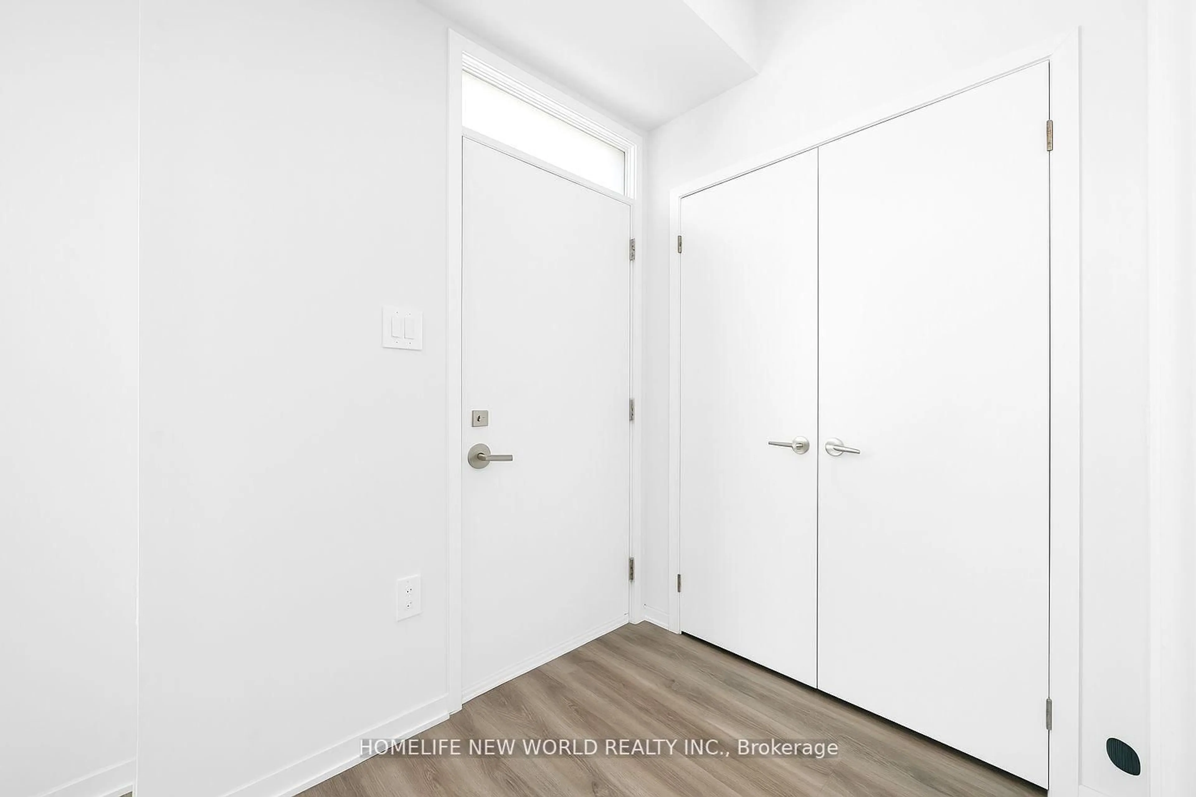 Indoor entryway for 30 Almond Blossom Mews #112, Vaughan Ontario L4K 0N6