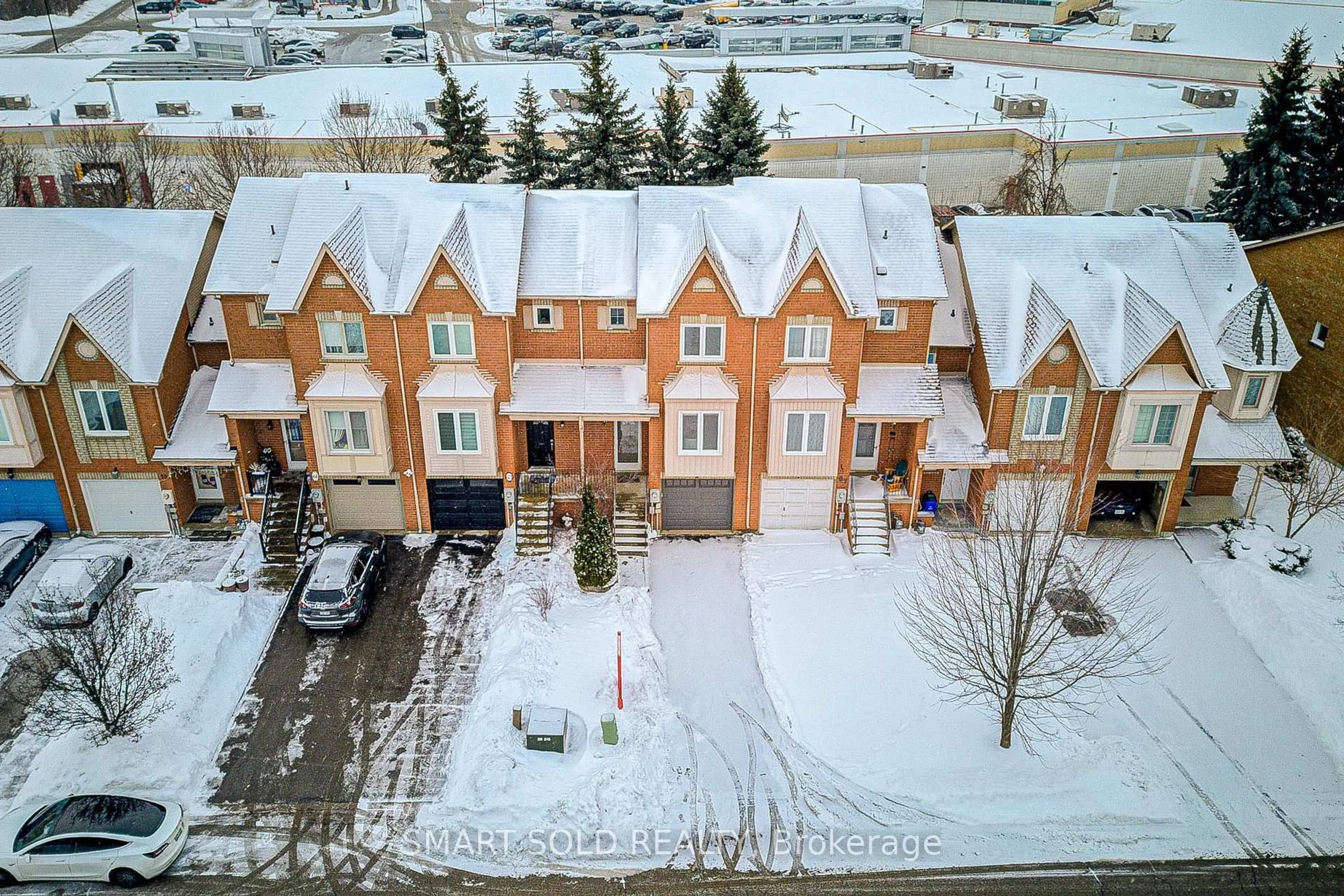 A pic from outside/outdoor area/front of a property/back of a property/a pic from drone, street for 65 Kelso Cres, Vaughan Ontario L6A 2C8