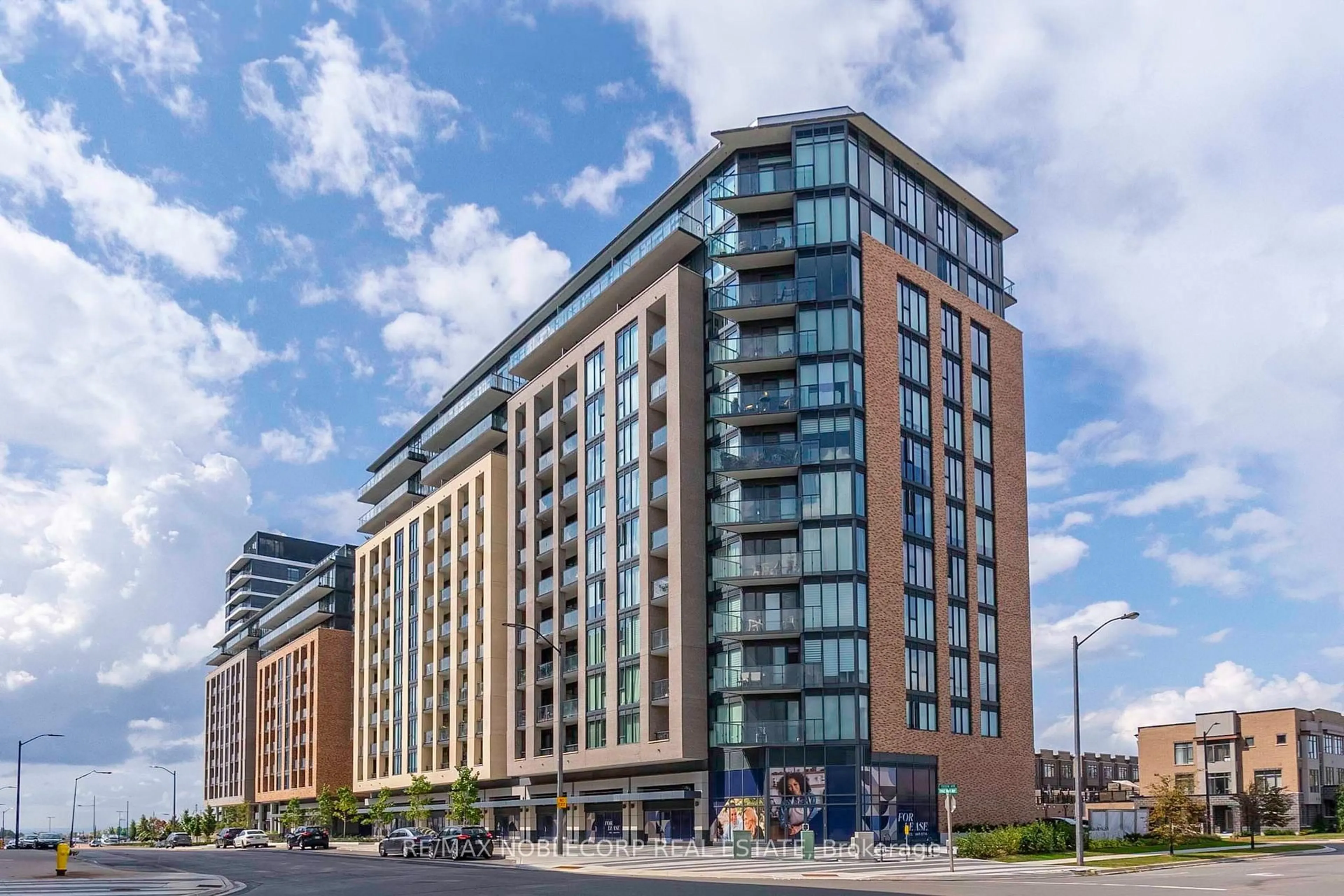 A pic from outside/outdoor area/front of a property/back of a property/a pic from drone, building for 100 Eagle Rock Way #731, Vaughan Ontario L6A 5B9