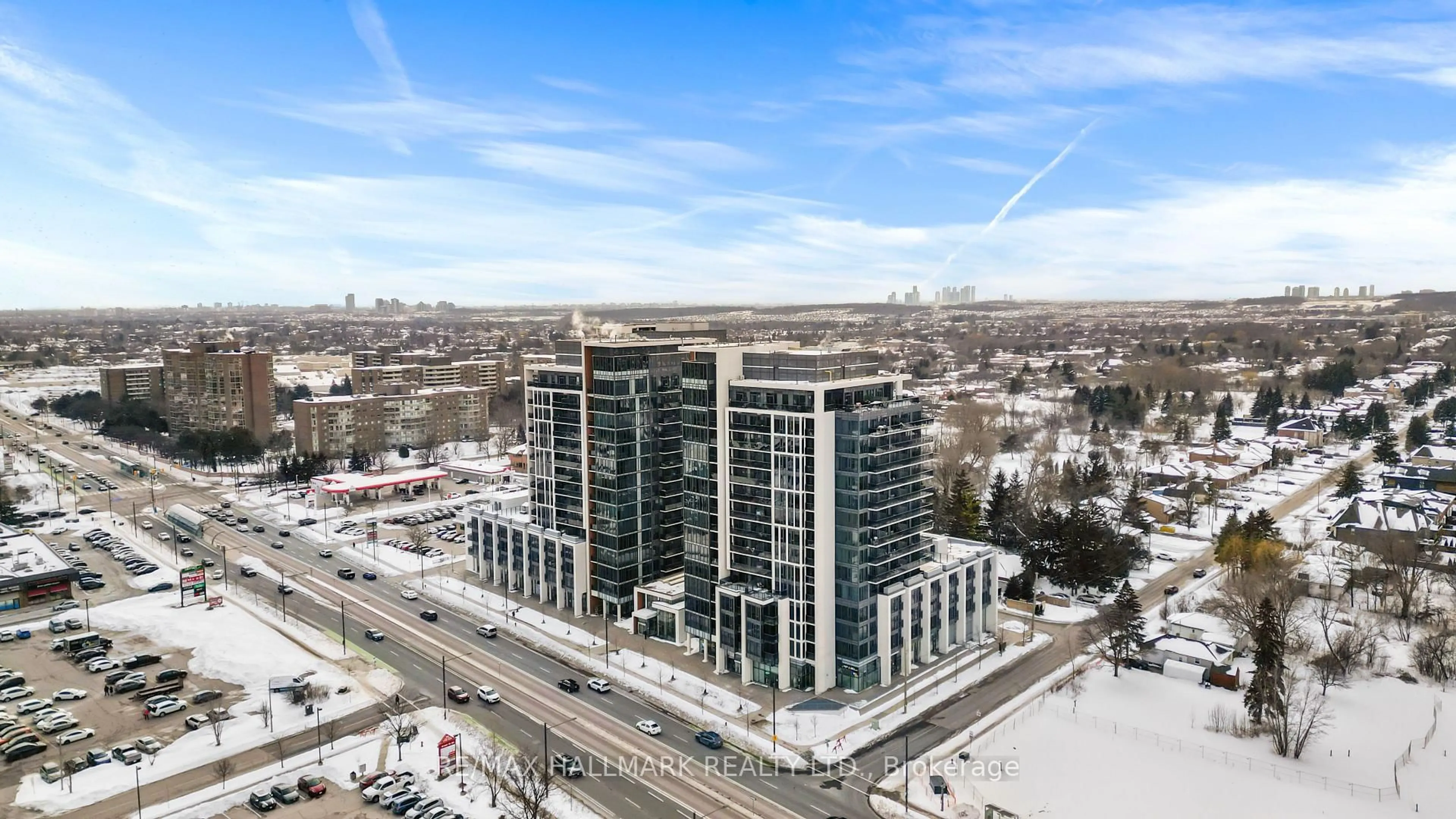 A pic from outside/outdoor area/front of a property/back of a property/a pic from drone, city buildings view from balcony for 9600 Yonge St #PH6, Richmond Hill Ontario L4C 0X3