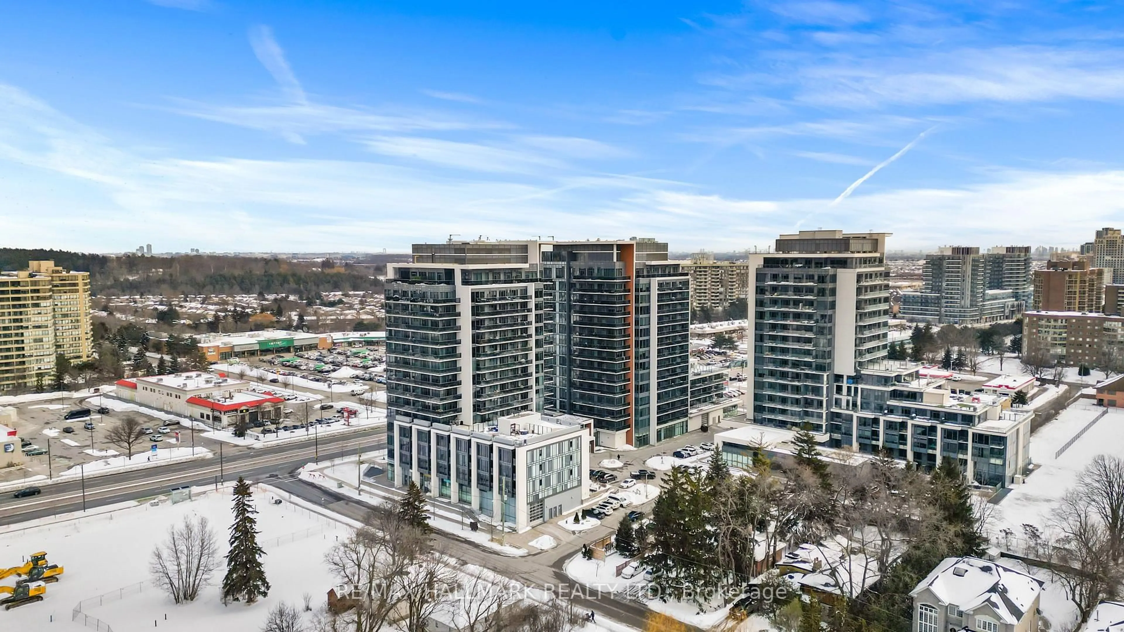 A pic from outside/outdoor area/front of a property/back of a property/a pic from drone, city buildings view from balcony for 9600 Yonge St #PH6, Richmond Hill Ontario L4C 0X3