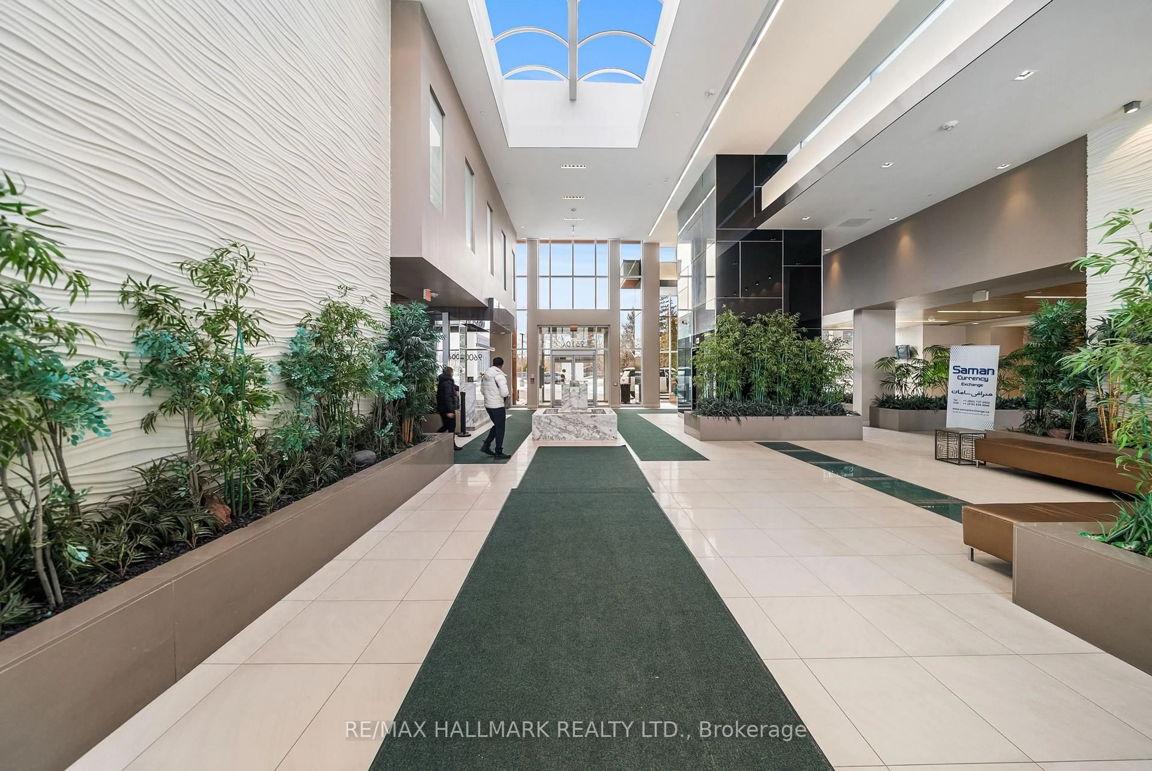 Indoor foyer for 9600 Yonge St #PH6, Richmond Hill Ontario L4C 0X3