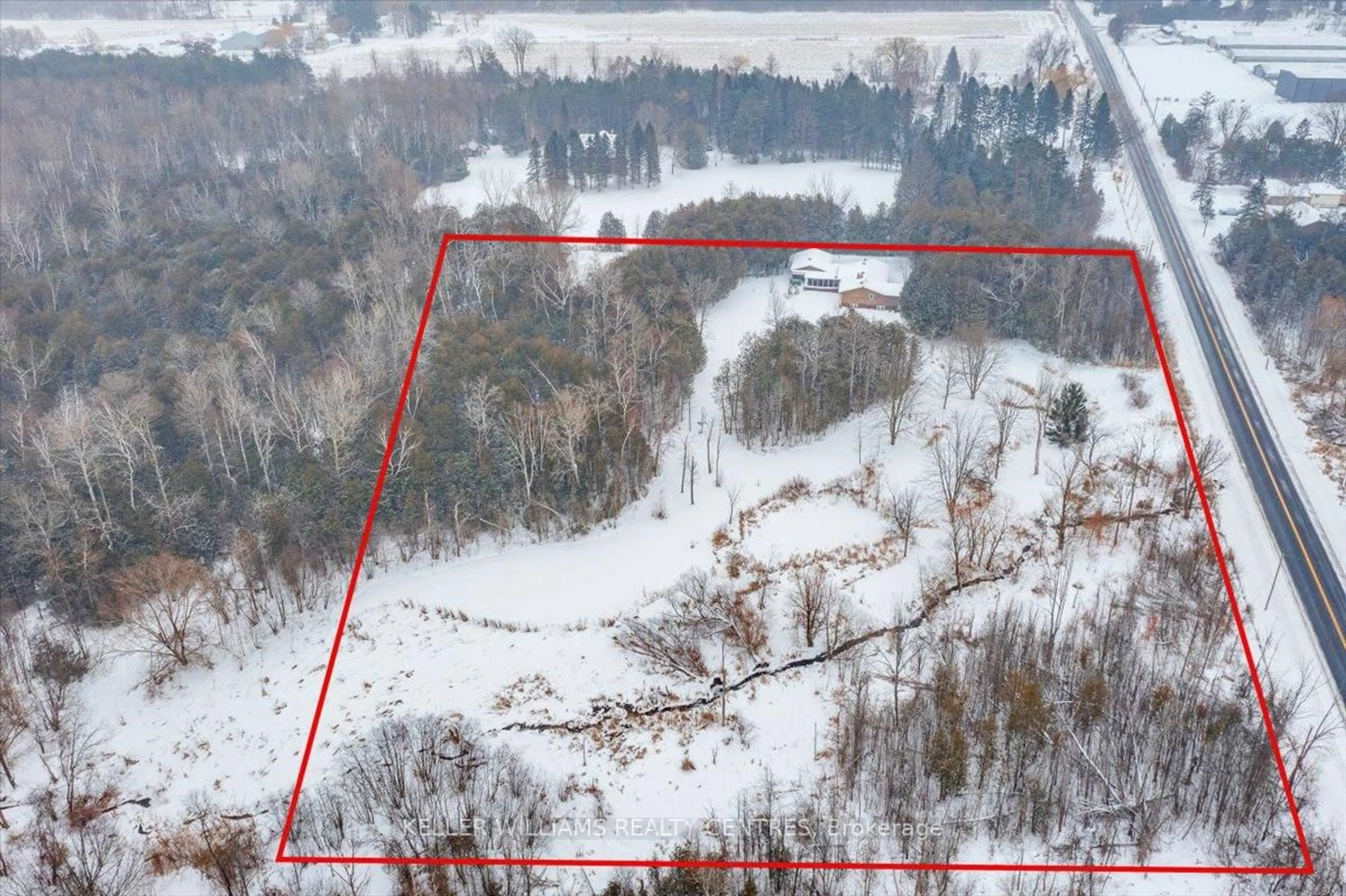 A pic from outside/outdoor area/front of a property/back of a property/a pic from drone, forest/trees view for 21489 Warden Ave, East Gwillimbury Ontario L0G 1R0