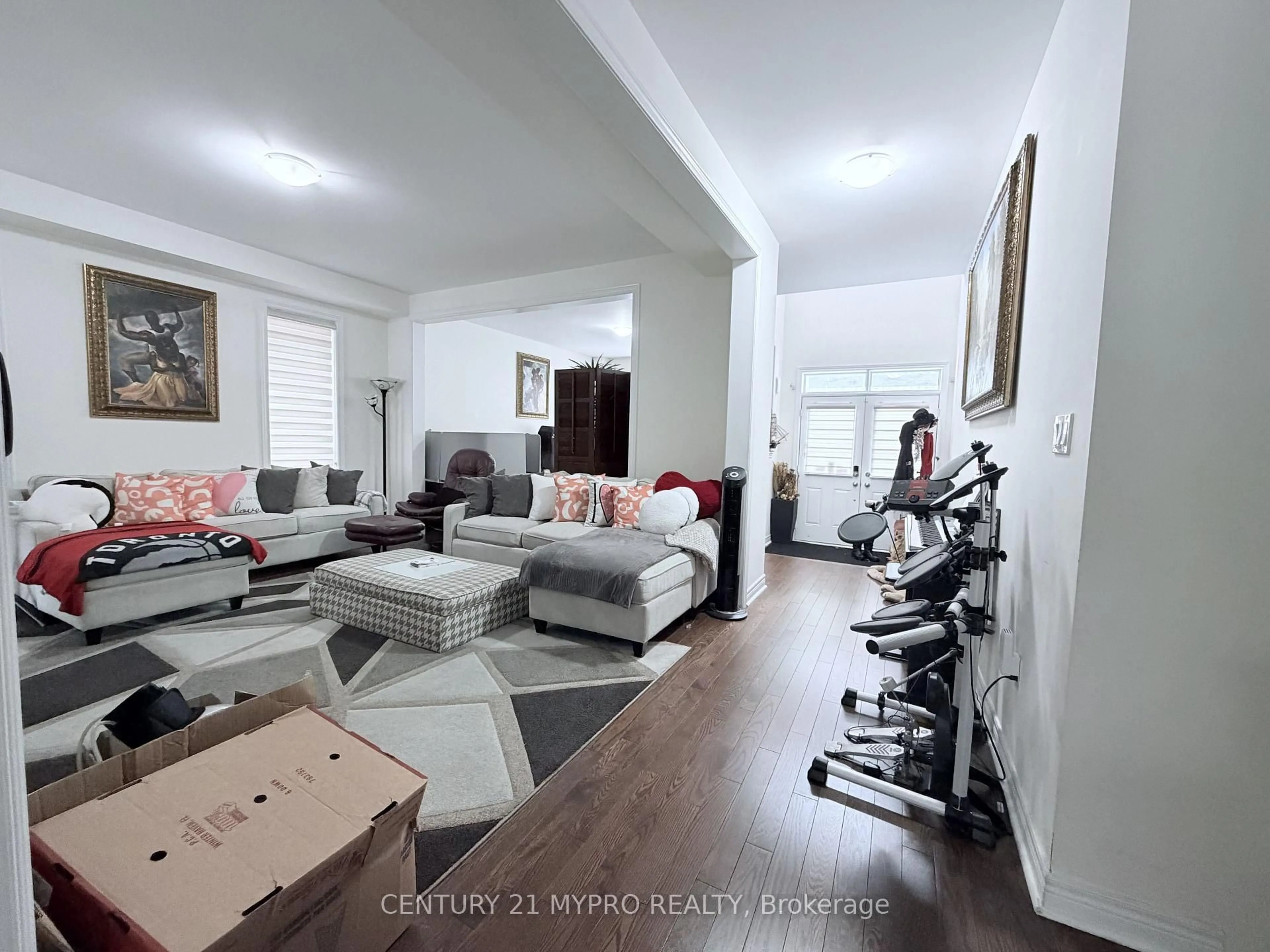 Living room with furniture, unknown for 1450 Tomkins Rd, Innisfil Ontario L9S 0M8