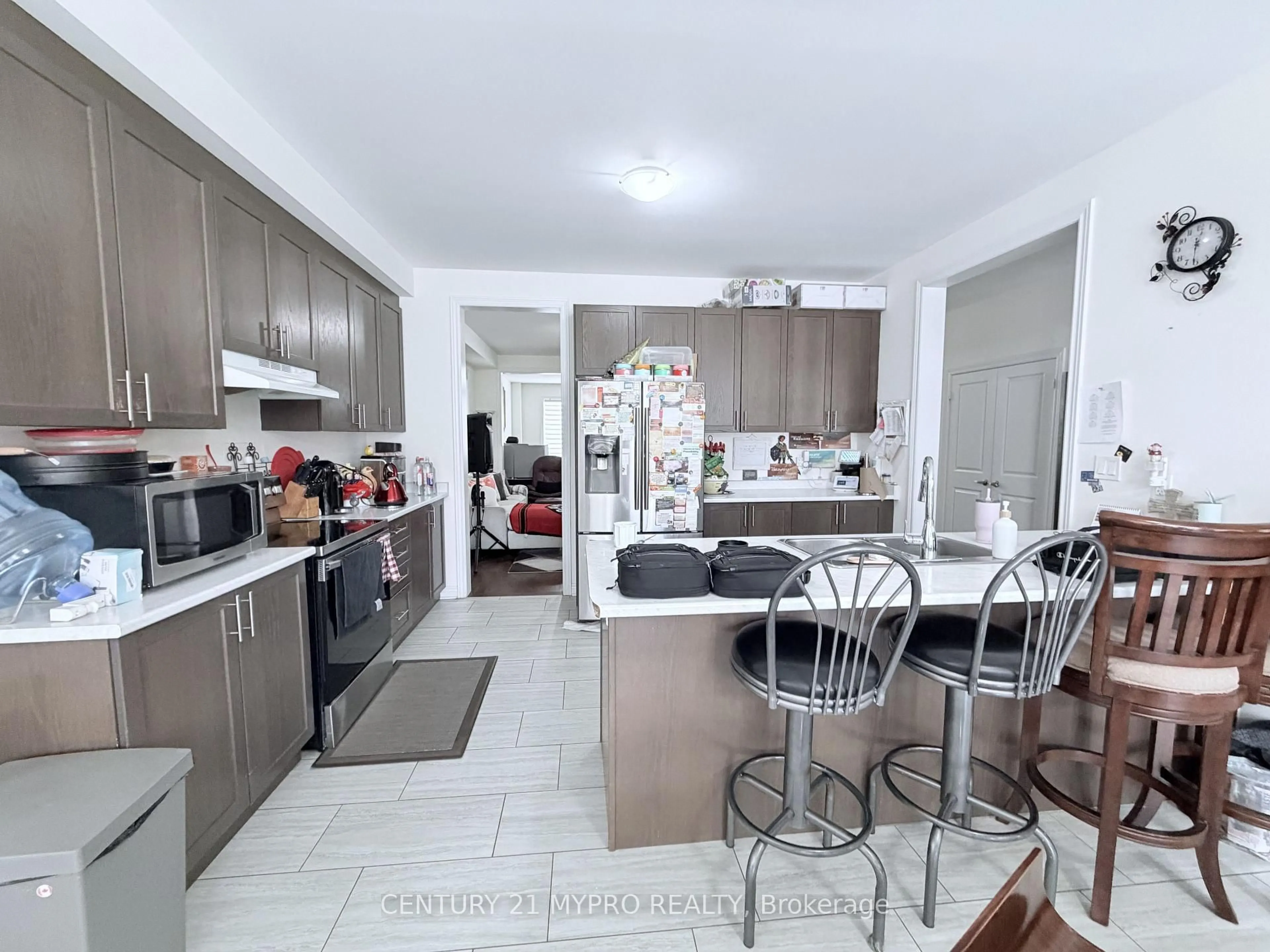 Open concept kitchen, unknown for 1450 Tomkins Rd, Innisfil Ontario L9S 0M8
