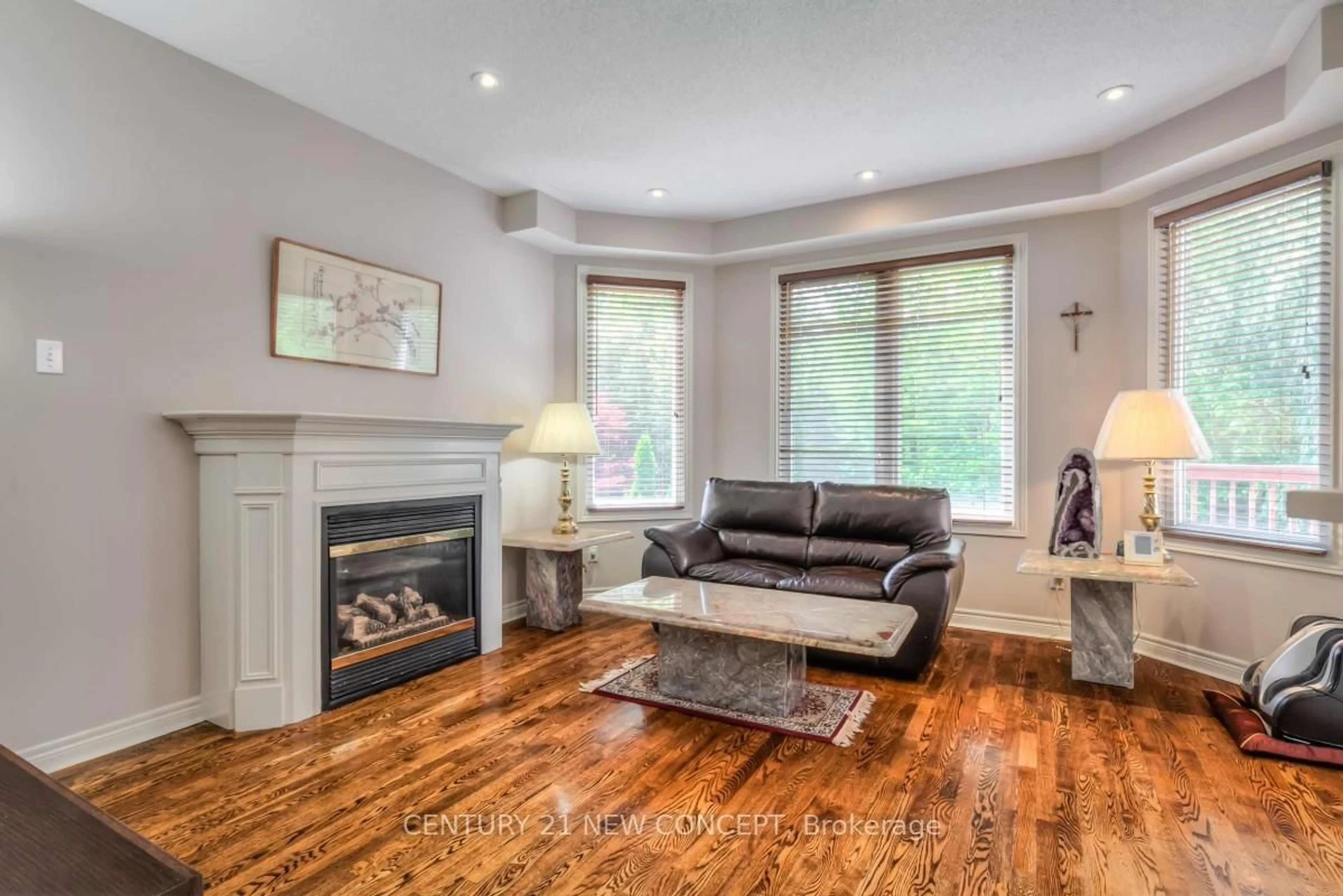Living room with furniture, wood/laminate floor for 115 Ridgeway Crt, Vaughan Ontario L6A 2R5