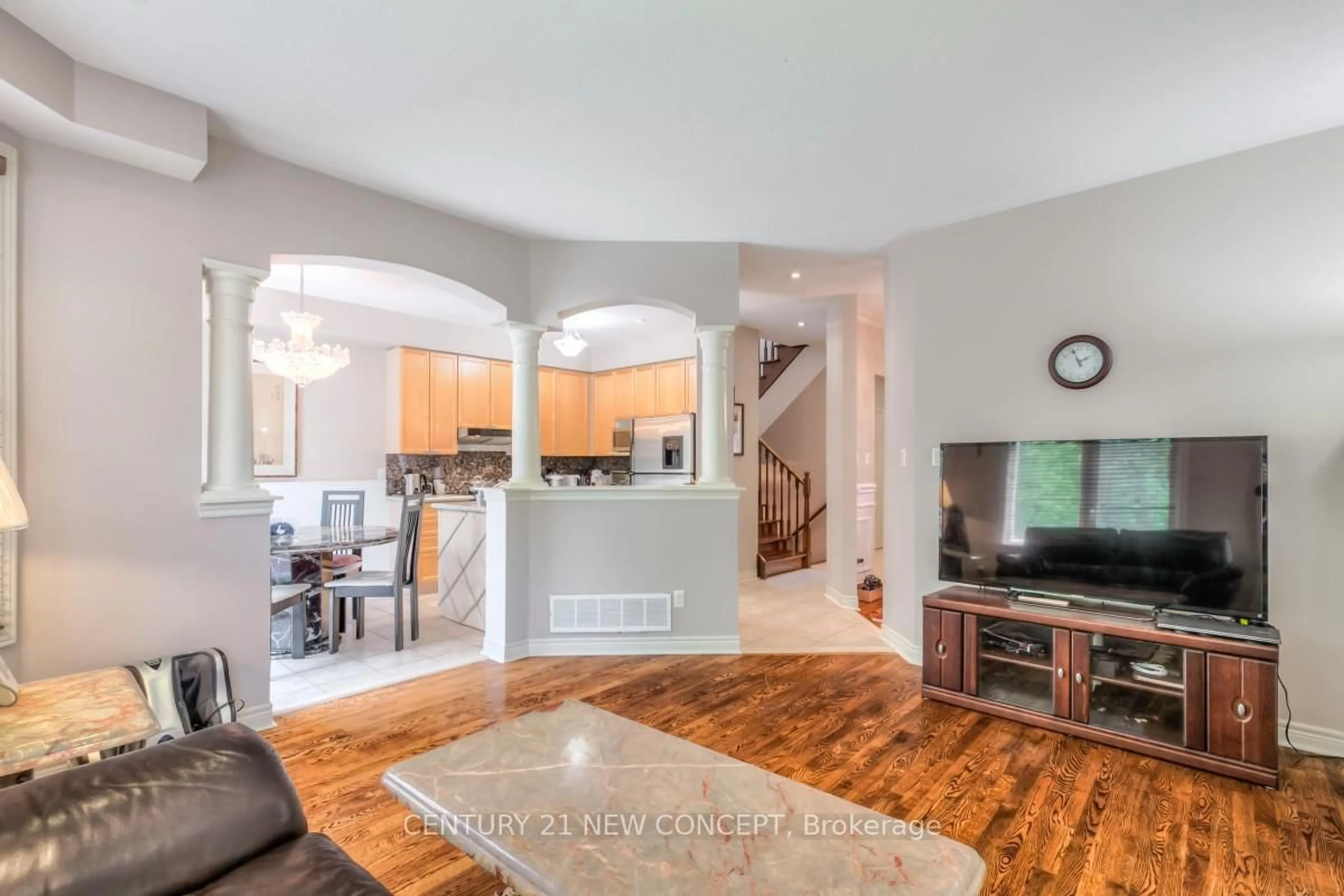 Open concept kitchen, unknown for 115 Ridgeway Crt, Vaughan Ontario L6A 2R5