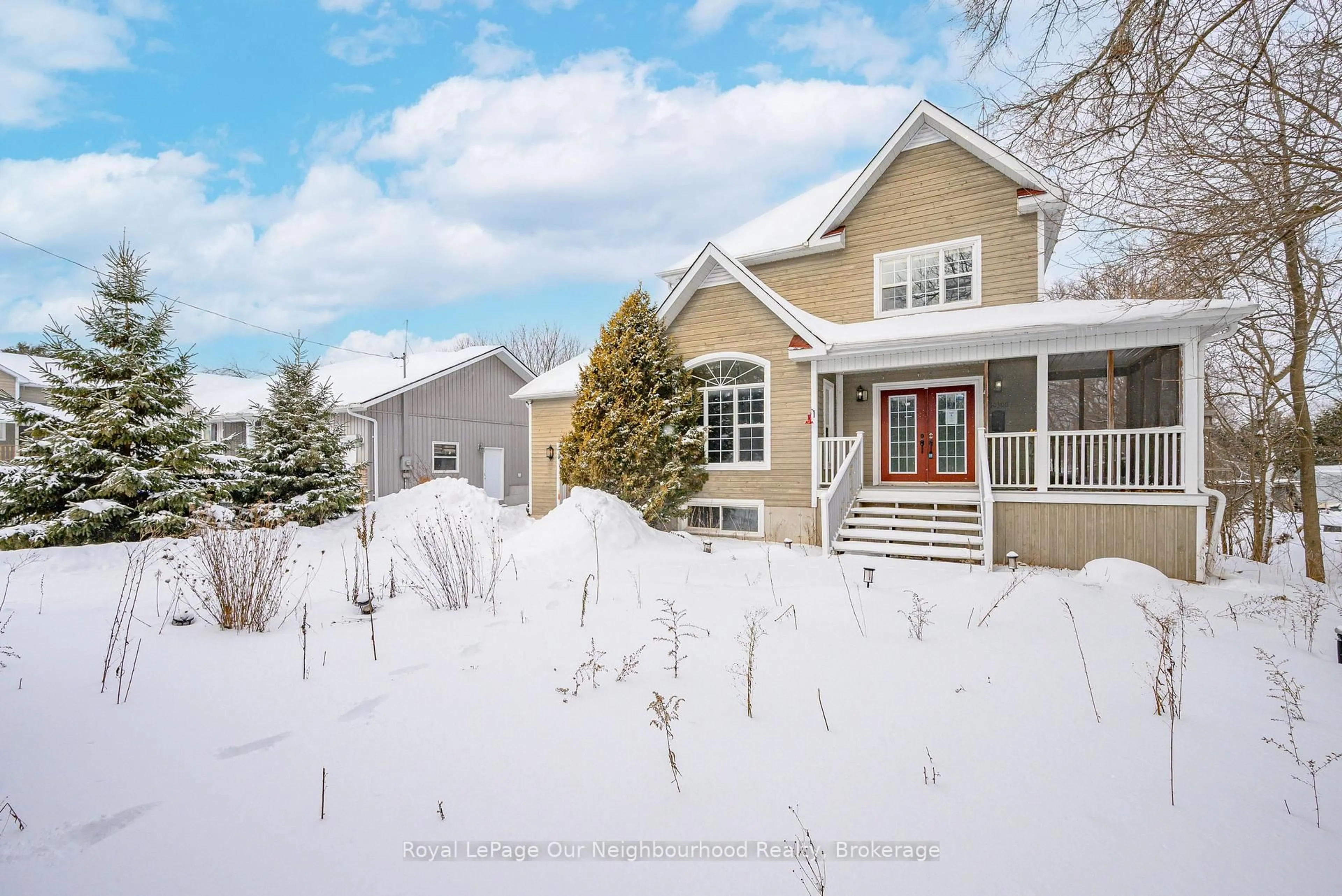 Home with vinyl exterior material, street for 10300 Ravenshoe Rd, Georgina Ontario L9P 1R2