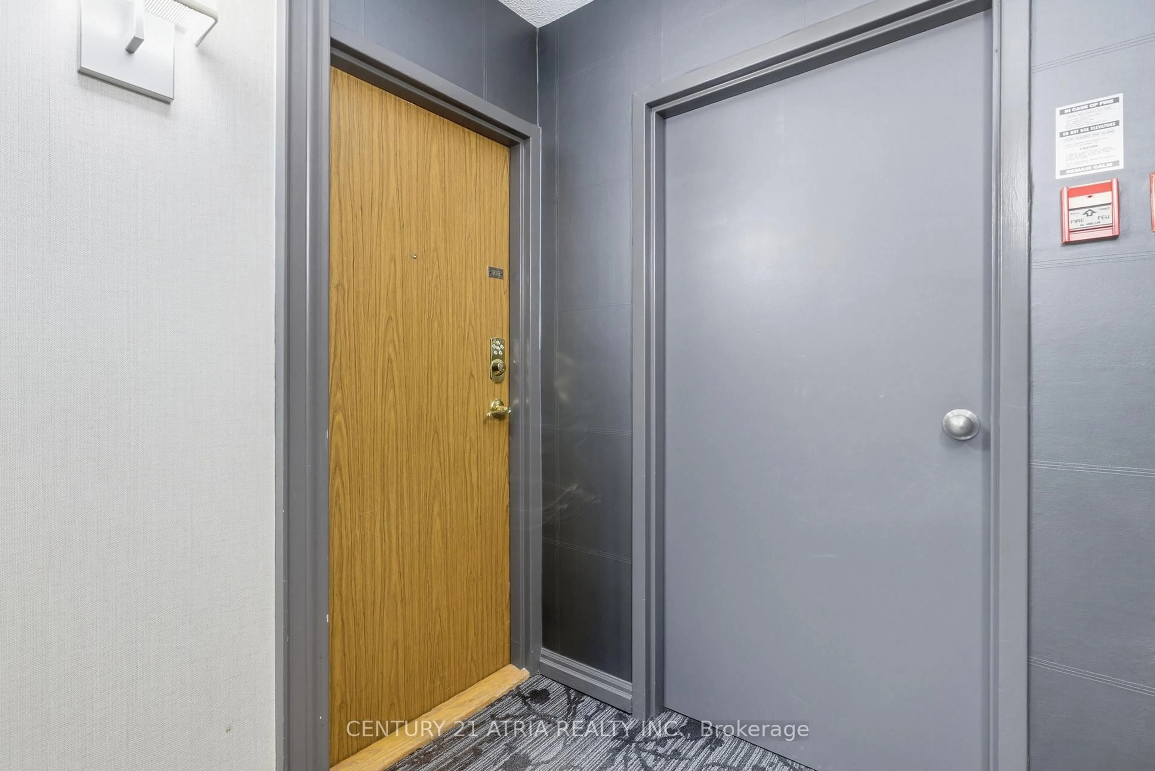 Indoor entryway for 50 Baif Blvd #909, Richmond Hill Ontario L4C 5L1