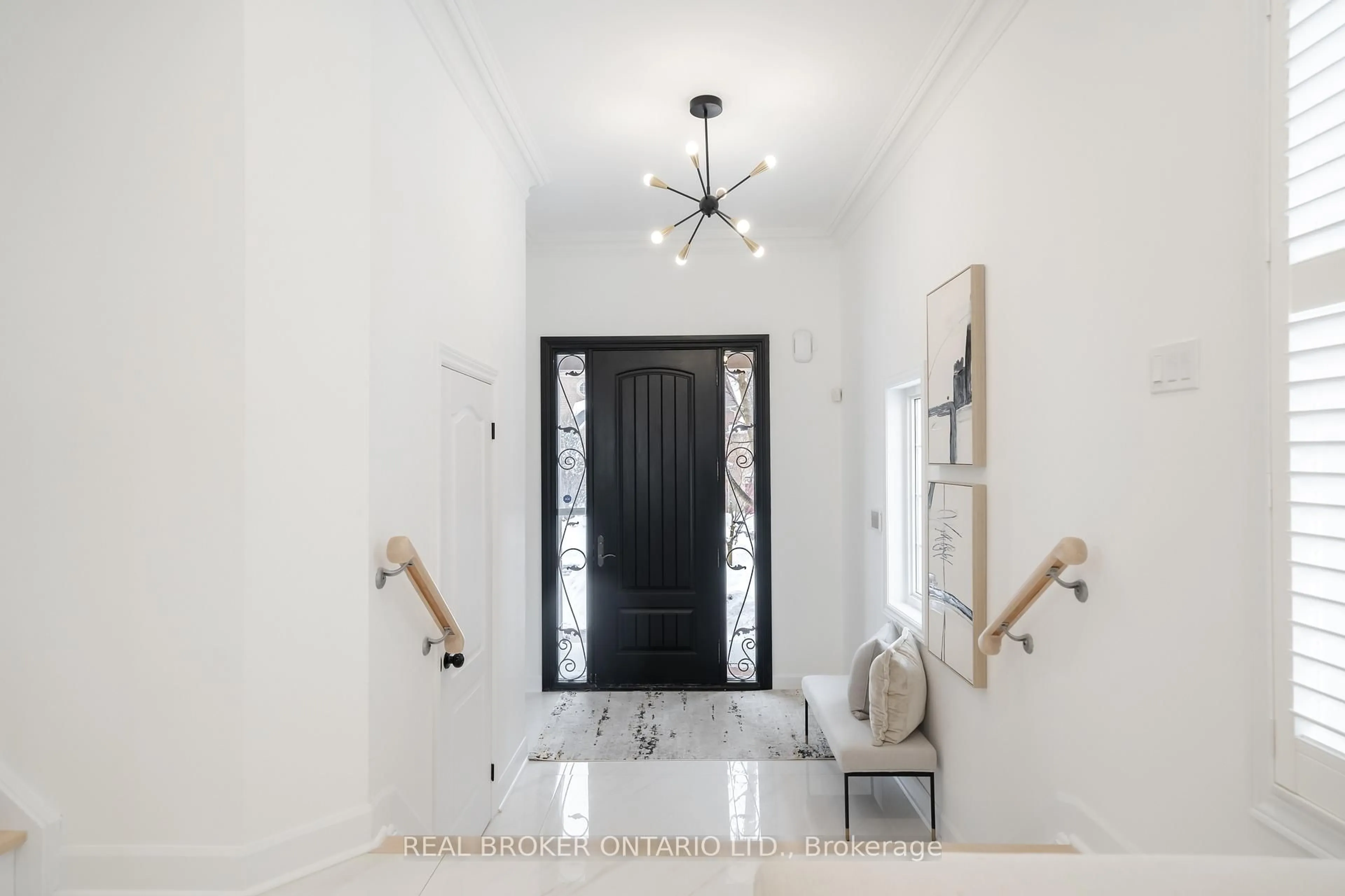 Contemporary bathroom, ceramic/tile floor for 33 Carnoustie Cres, Richmond Hill Ontario L4E 0A2