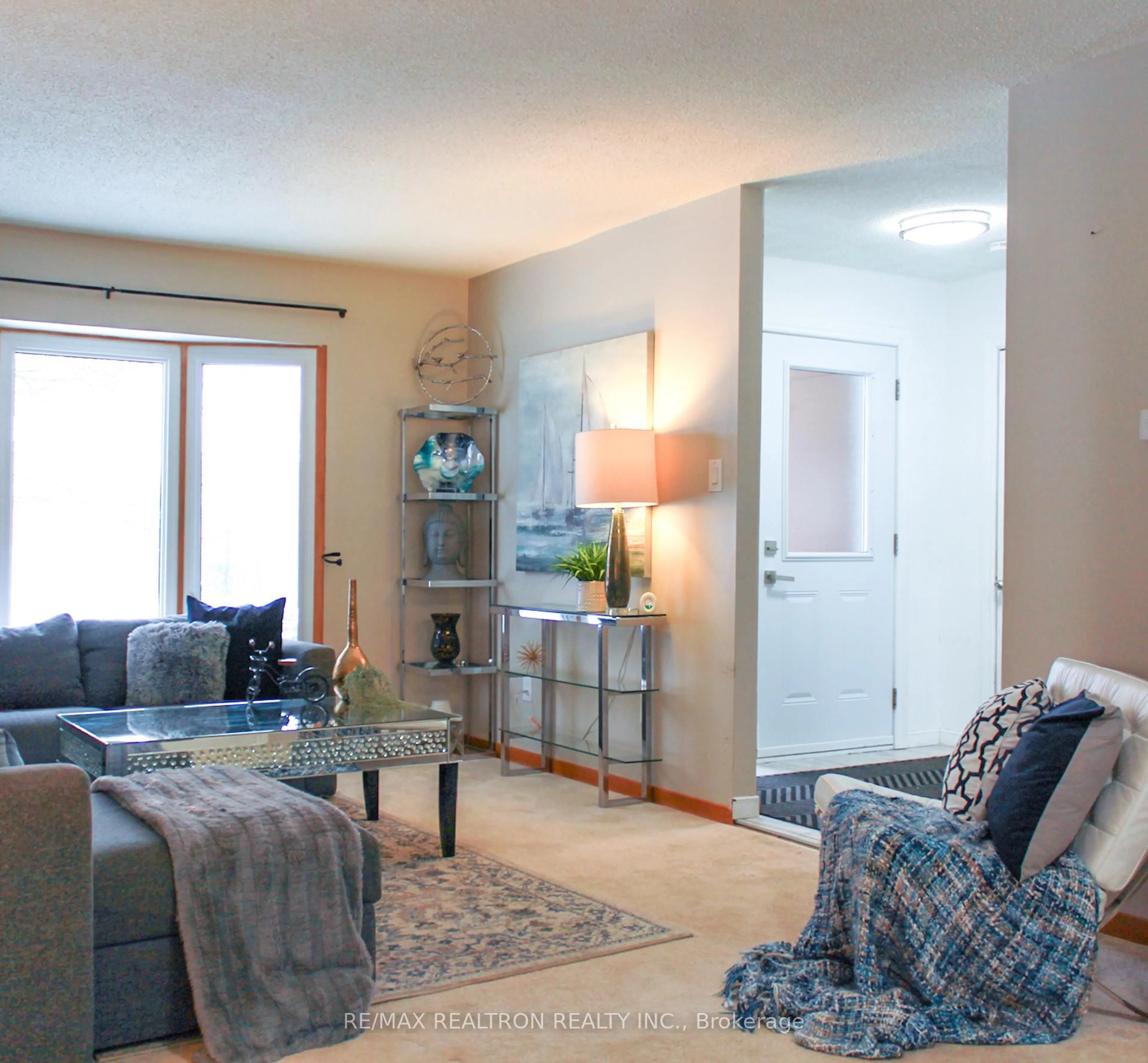 Living room with furniture, unknown for 82 Kingston Rd, Newmarket Ontario L3Y 5W7