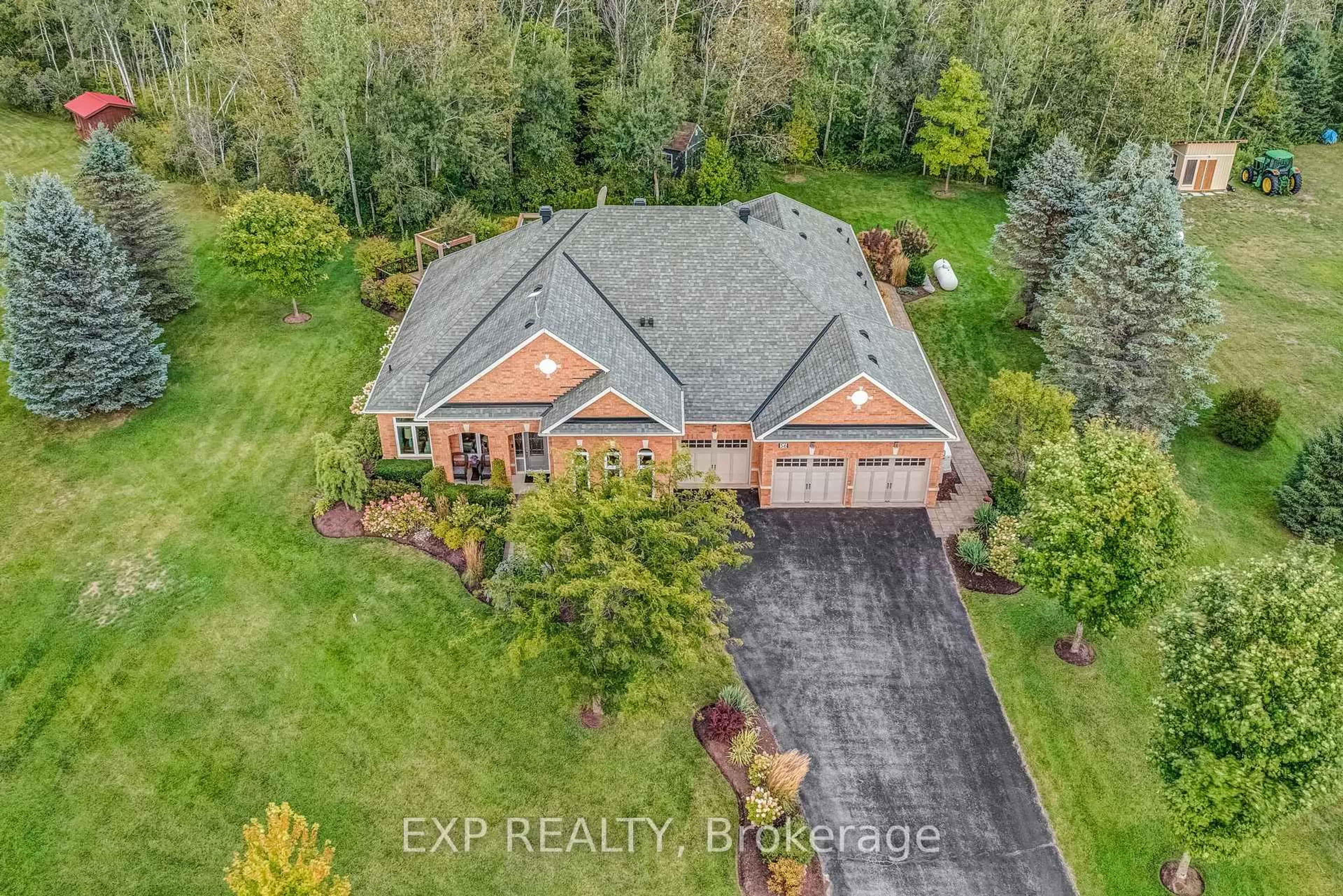 A pic from outside/outdoor area/front of a property/back of a property/a pic from drone, water/lake/river/ocean view for 56 Manor Ridge Tr, East Gwillimbury Ontario L0G 1M0