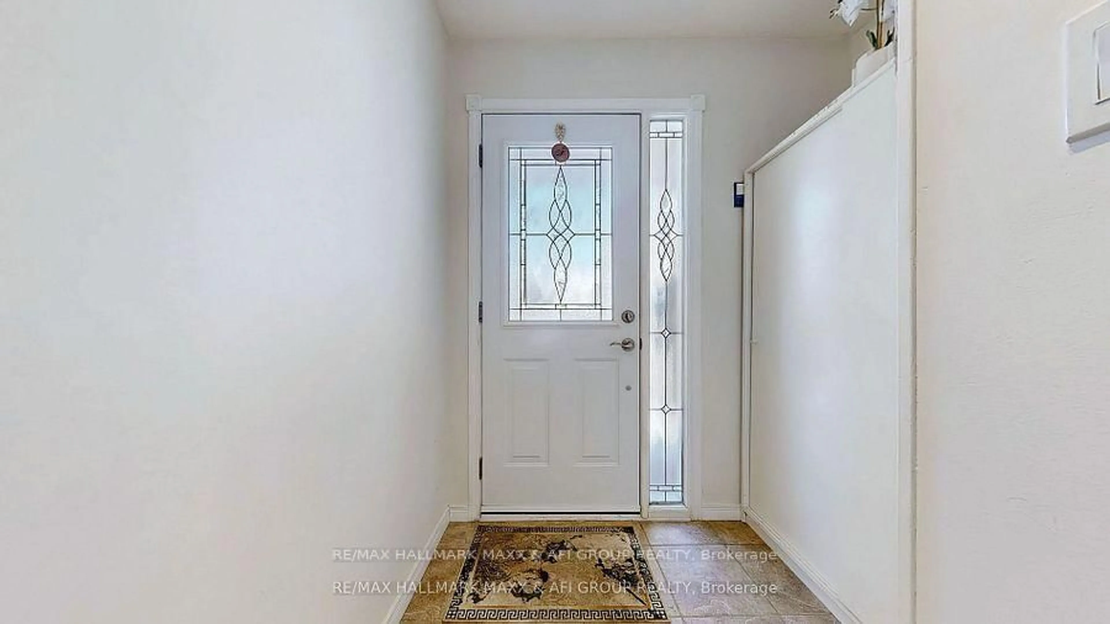 Indoor entryway for 25 Sandusky Cres, Aurora Ontario L4G 3N3