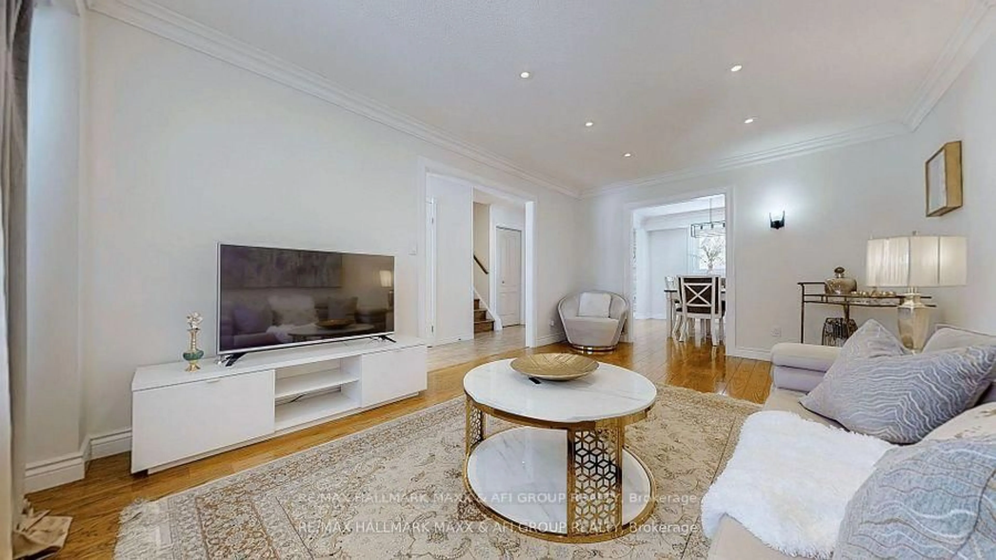 Living room with furniture, unknown for 25 Sandusky Cres, Aurora Ontario L4G 3N3