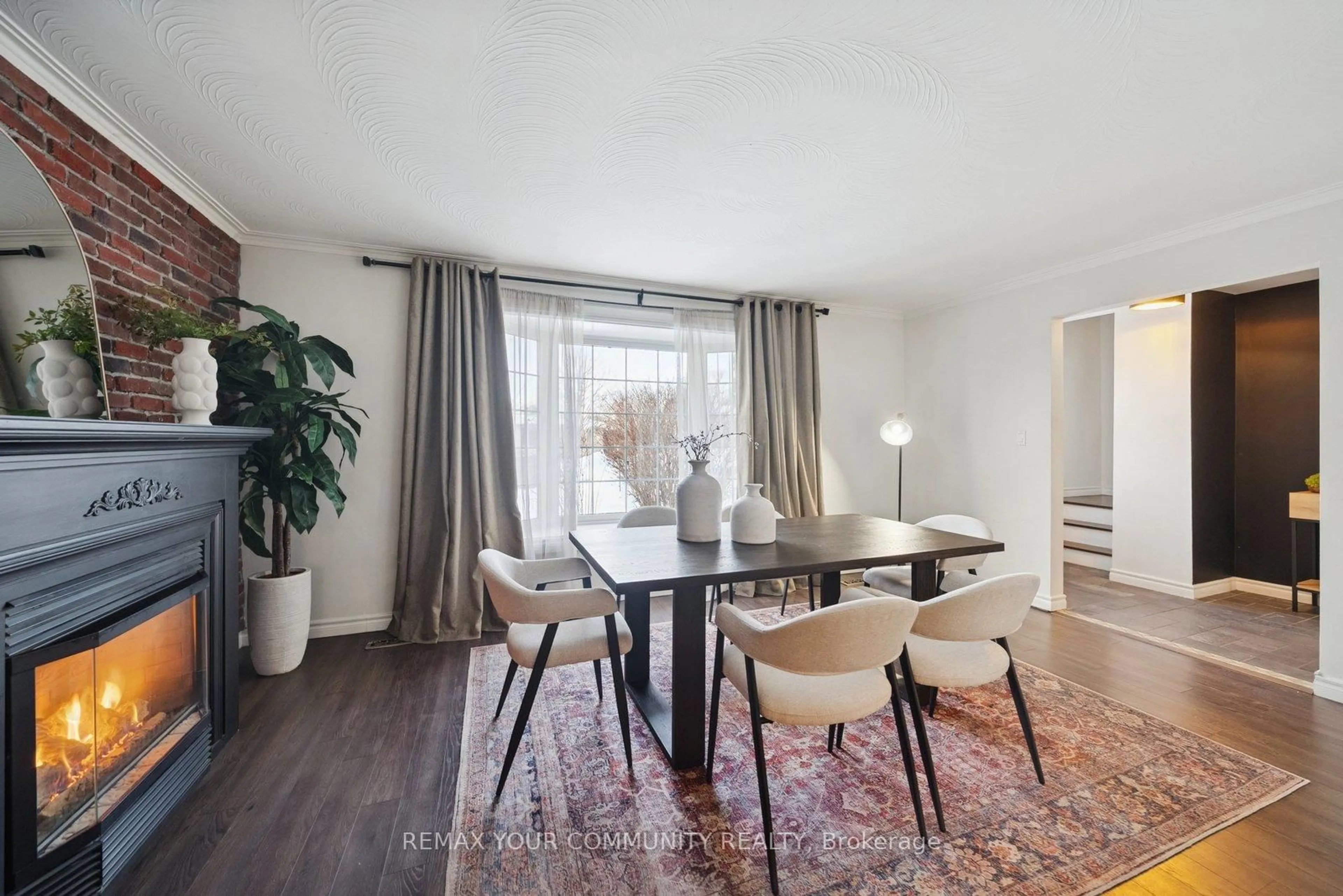 Dining room, wood/laminate floor for 791 Botany Hill Cres, Newmarket Ontario L3Y 3A7