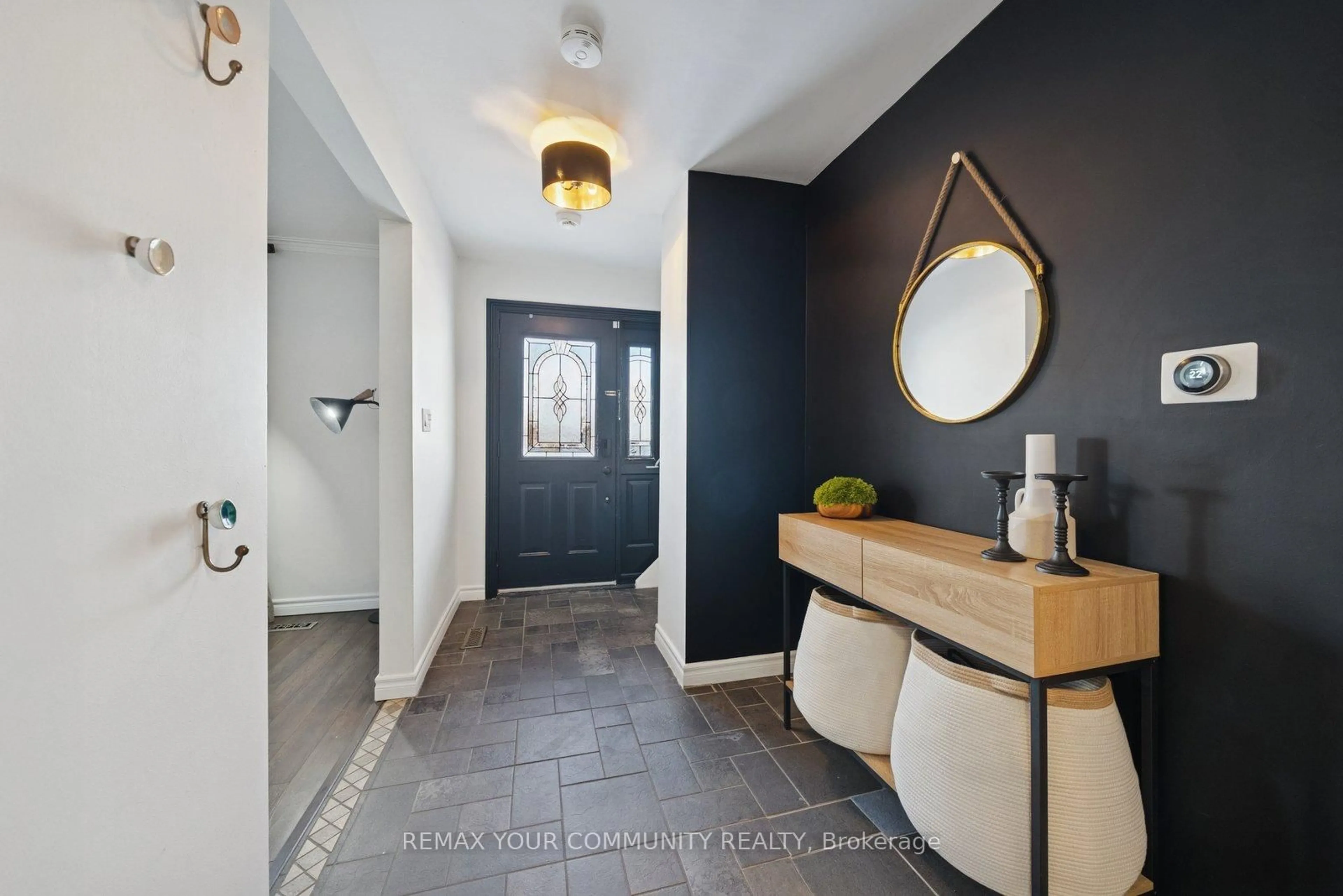 Indoor entryway for 791 Botany Hill Cres, Newmarket Ontario L3Y 3A7