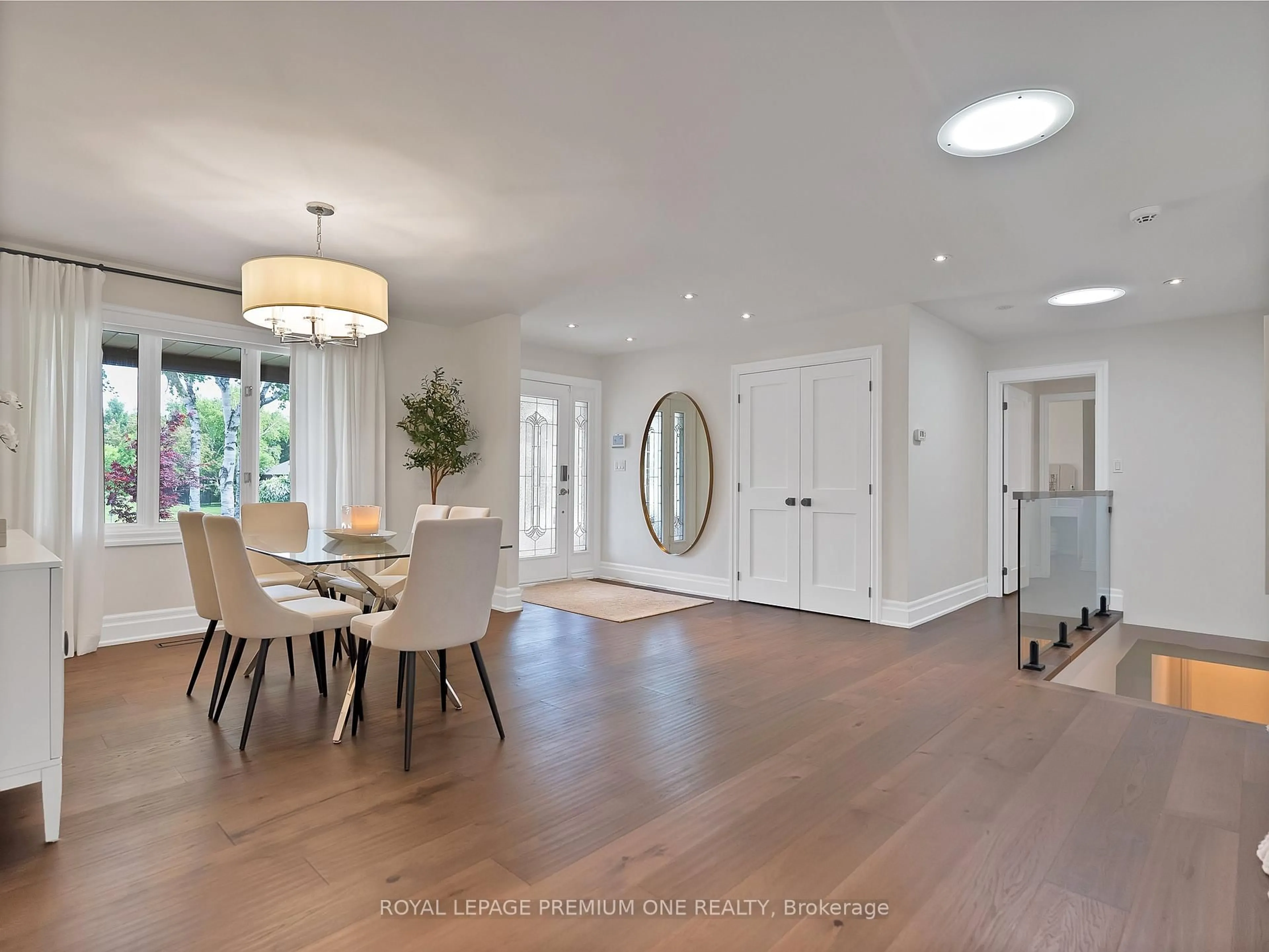 Dining room, wood/laminate floor for 27 Cain Crt, King Ontario L0G 1N0