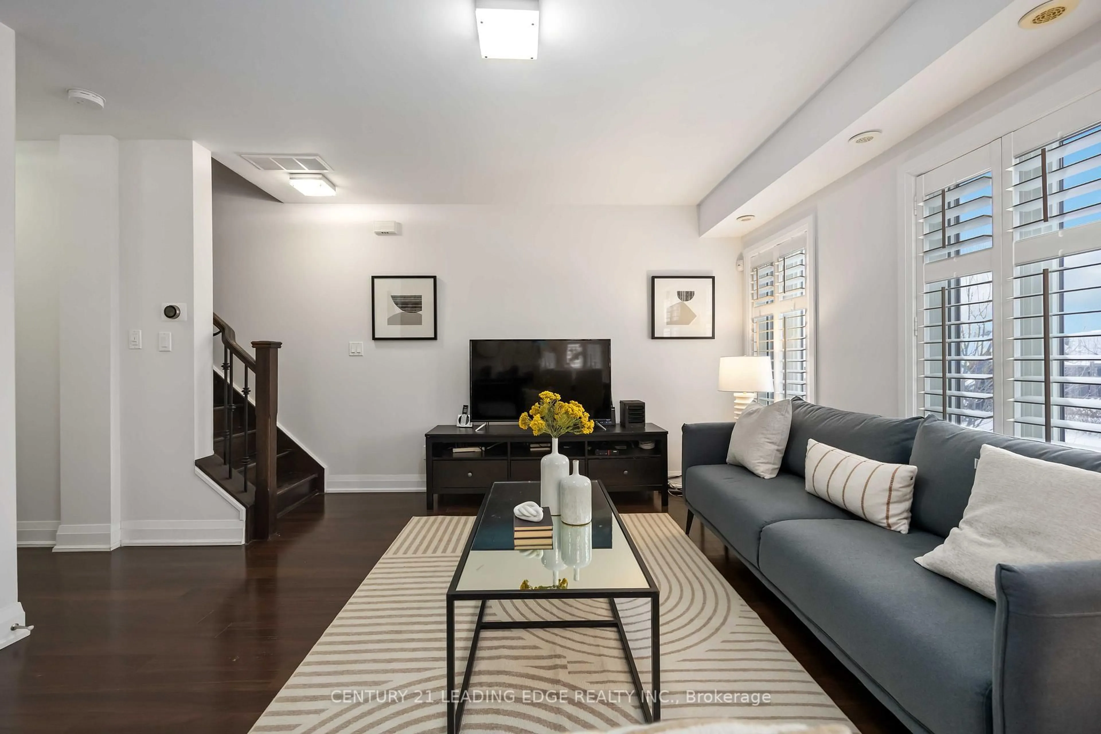 Living room with furniture, unknown for 326 John St #285, Markham Ontario L3T 0B1