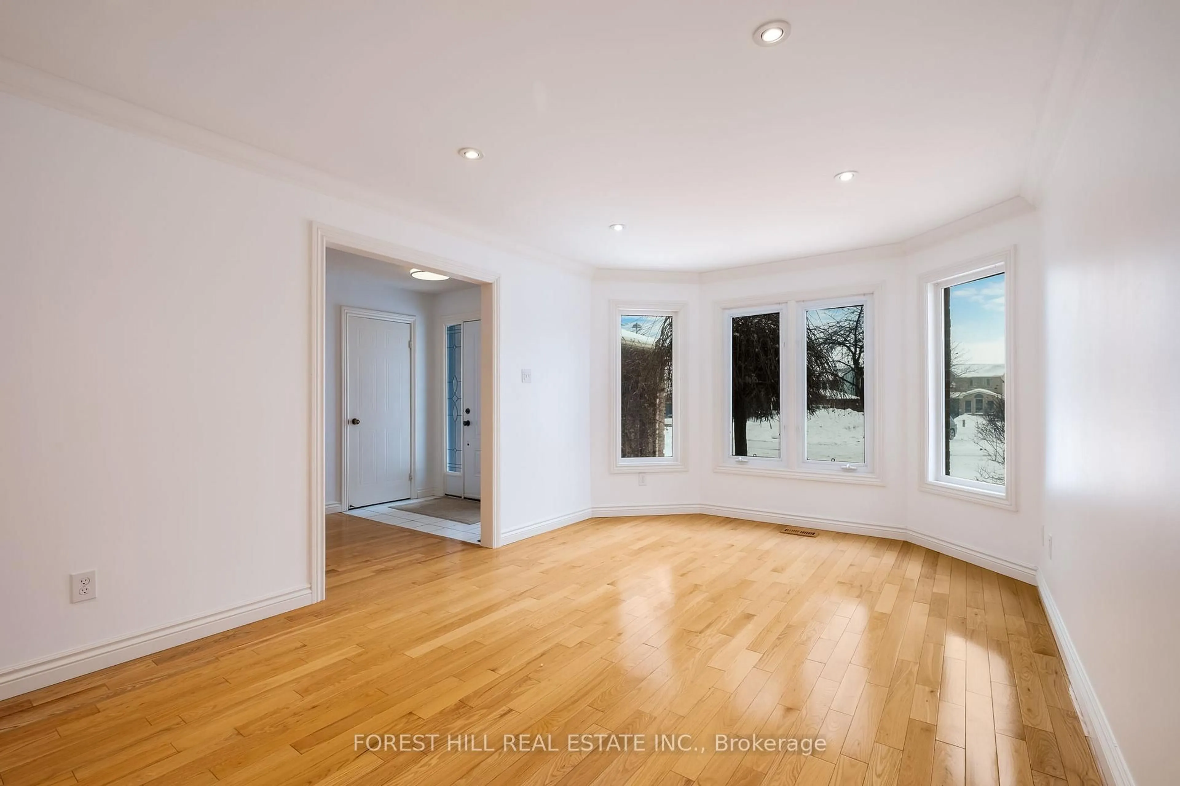 Unknown for 427 Mathews Crt, Newmarket Ontario L3X 1C9