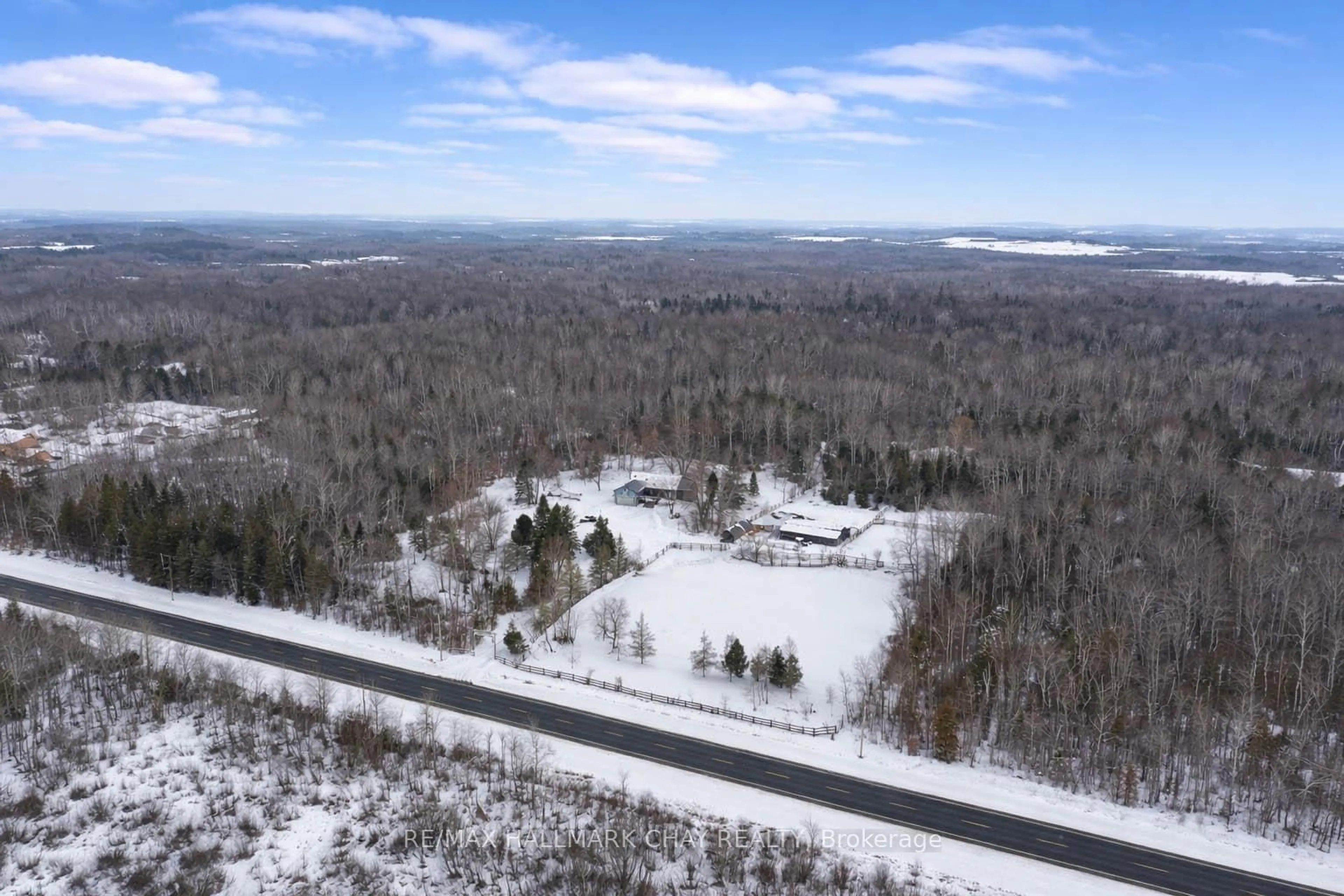 A pic from outside/outdoor area/front of a property/back of a property/a pic from drone, unknown for 25222 Park Rd, Georgina Ontario L0E 1R0