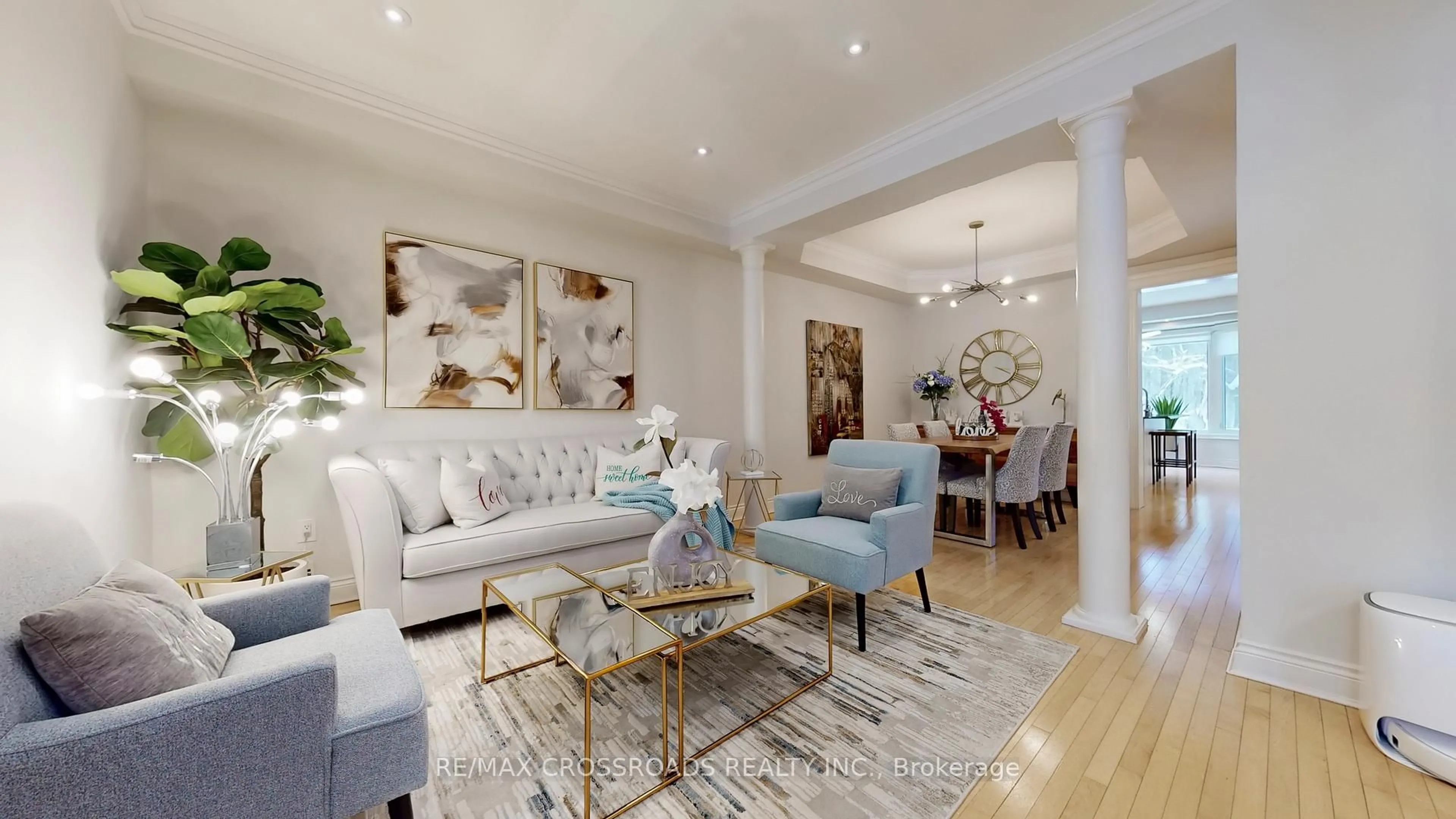 Living room with furniture, wood/laminate floor for 93 Westbury Crt, Richmond Hill Ontario L4S 2L3