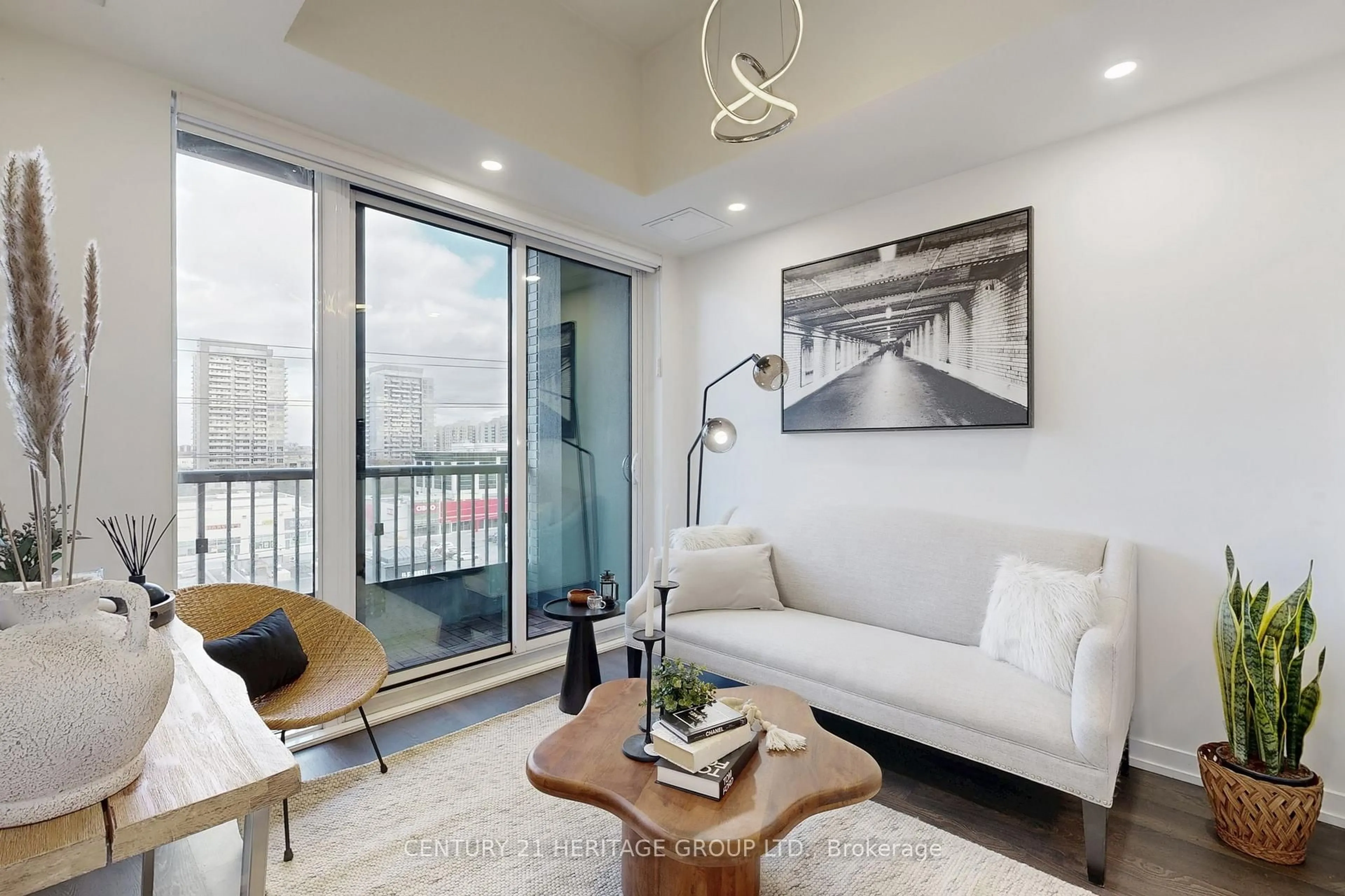 Living room with furniture, unknown for 8868 Yonge St #717, Richmond Hill Ontario L4S 1H5