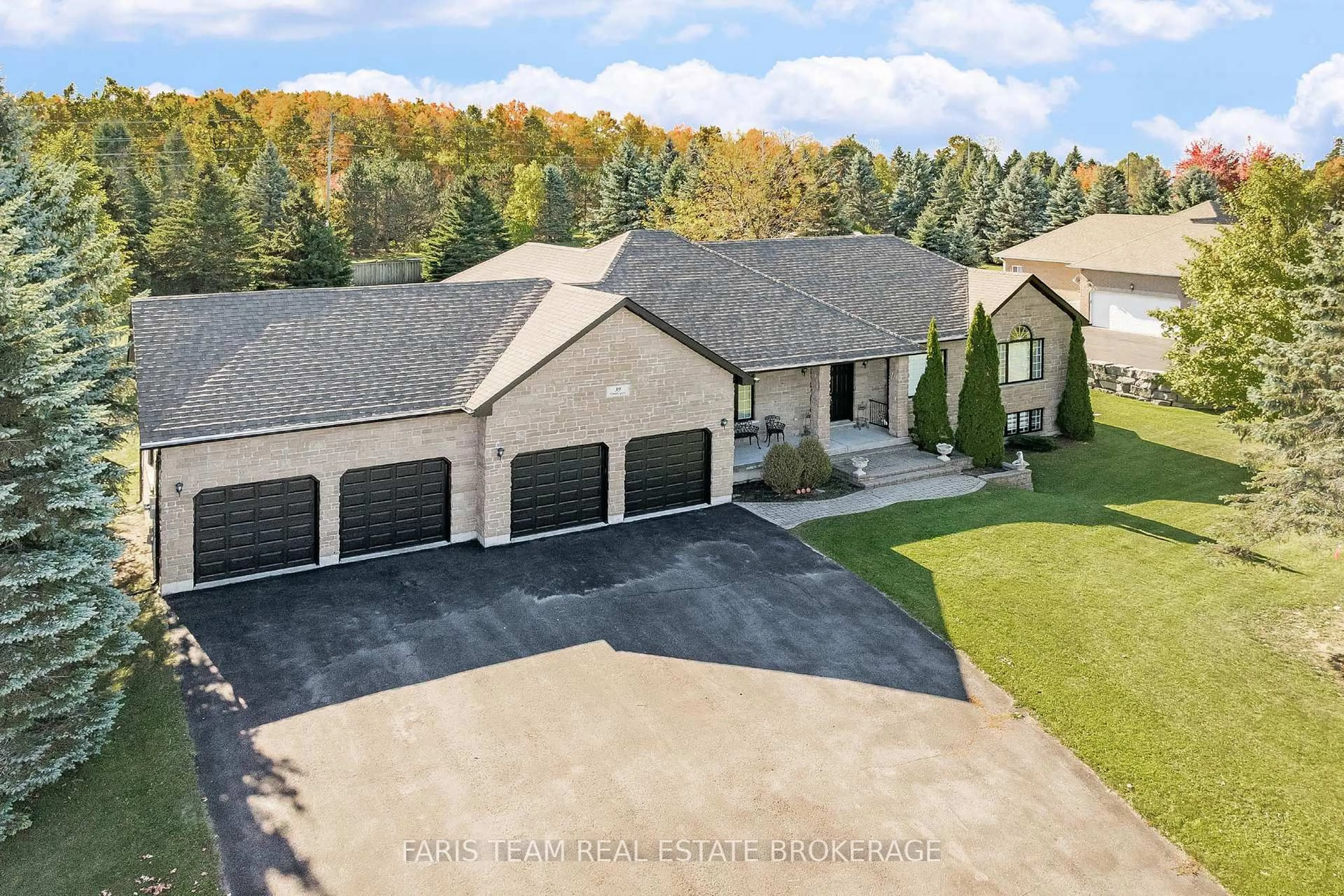 A pic from outside/outdoor area/front of a property/back of a property/a pic from drone, street for 39 Vanderpost Cres, Essa Ontario L0L 2N0