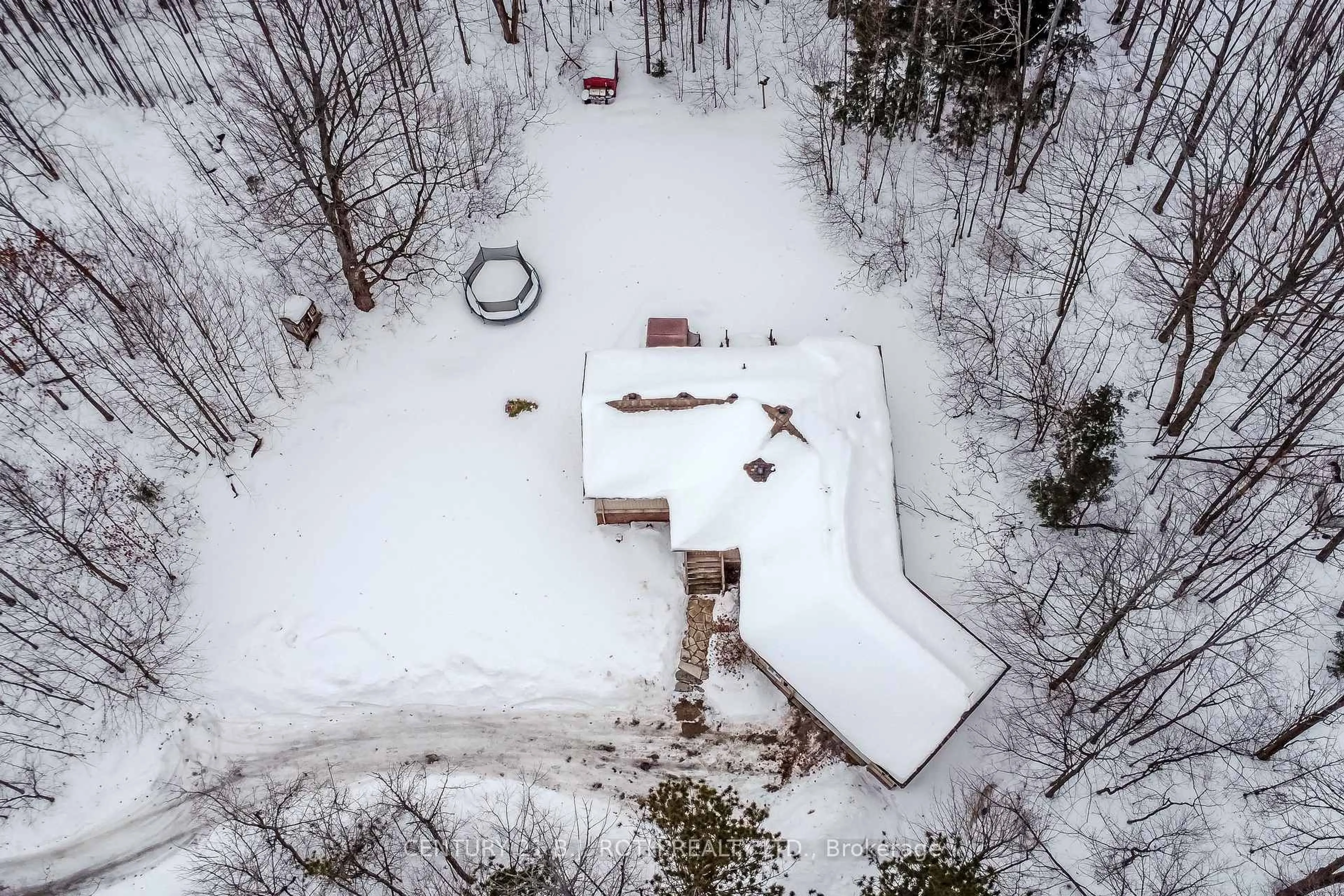A pic from outside/outdoor area/front of a property/back of a property/a pic from drone, unknown for 4927 25 Side Rd, Essa Ontario L4M 4S4