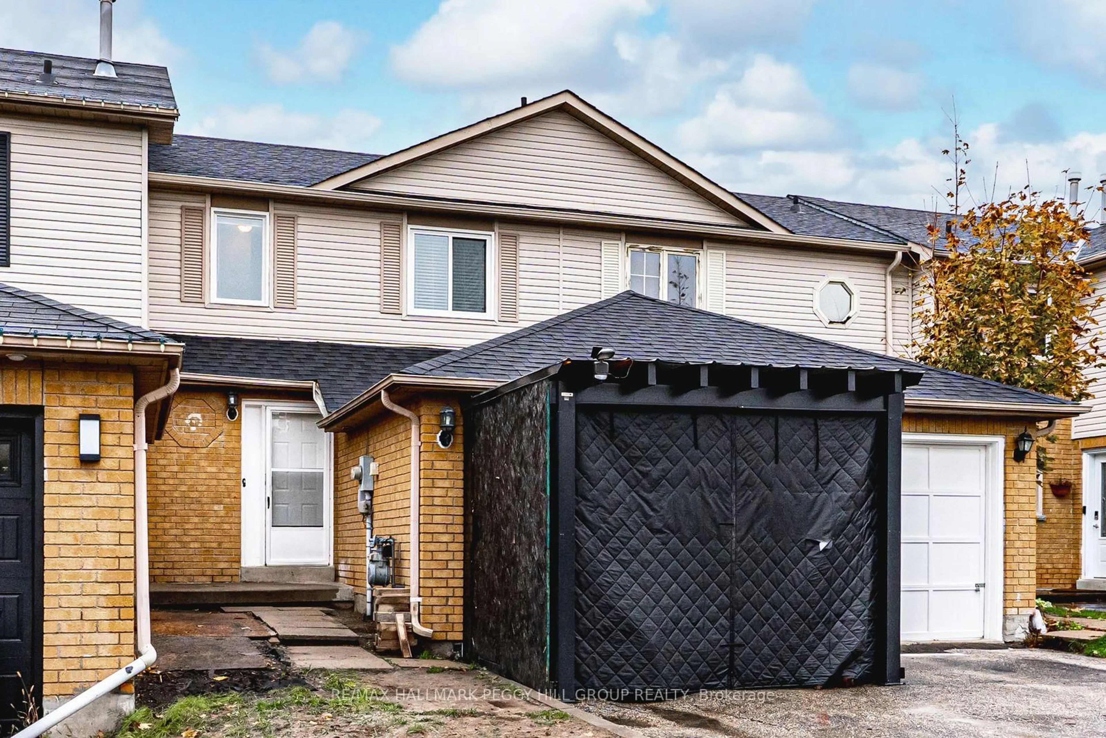 Home with vinyl exterior material, street for 2185 Ferguson St, Innisfil Ontario L9S 1X6