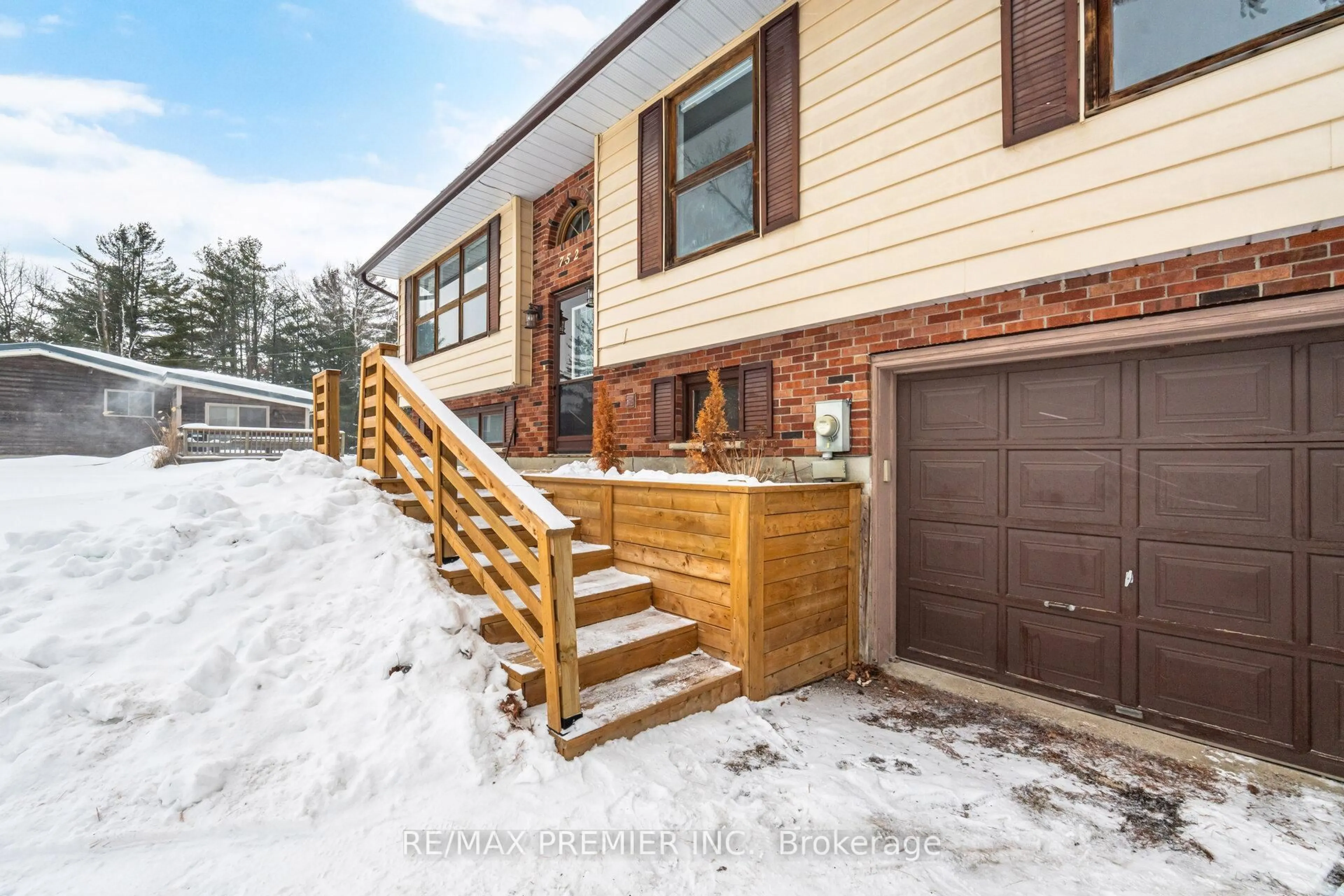 Unknown for 752 Pinegrove Ave, Innisfil Ontario L0L 2M0