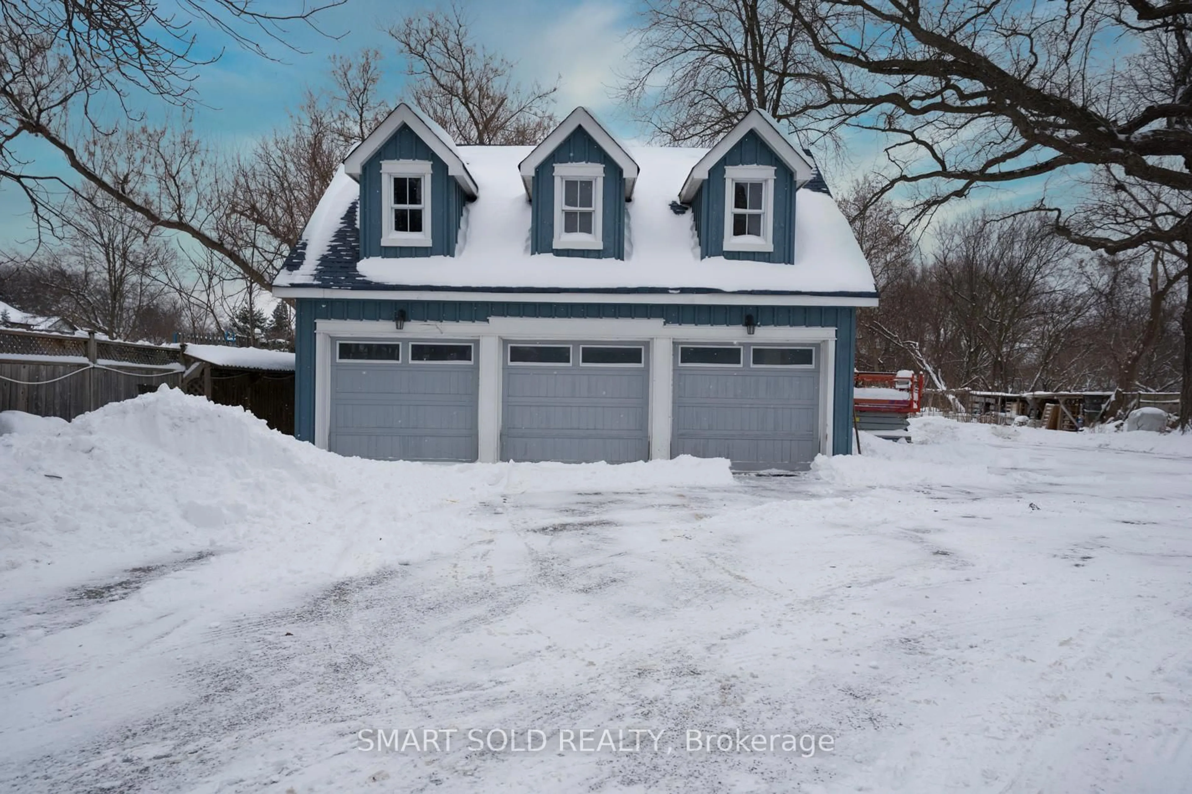 Indoor garage for 109 Main St, Markham Ontario L3R 2G1