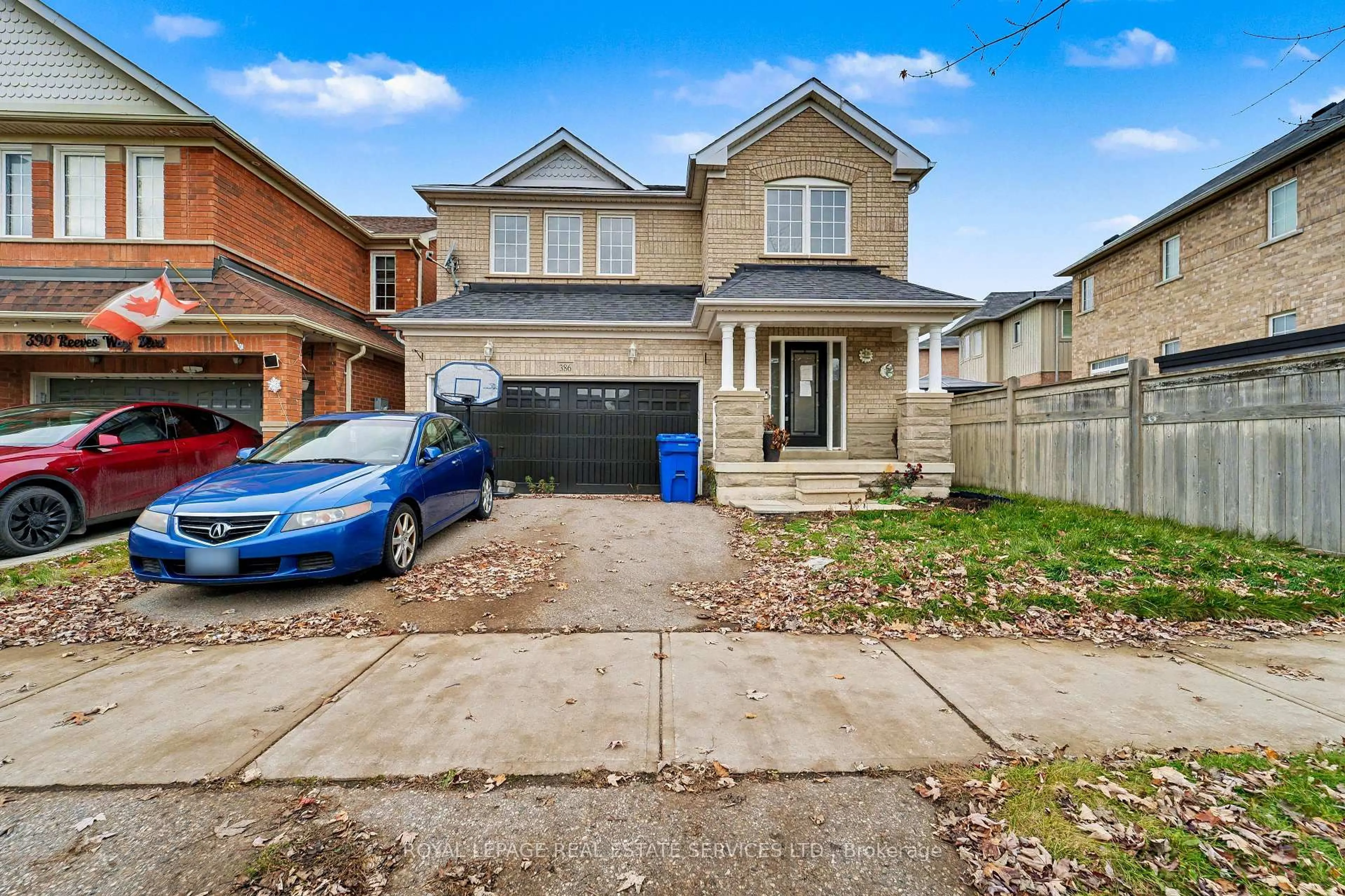Home with brick exterior material, street for 386 Reeves Way Blvd, Whitchurch-Stouffville Ontario L4A 0J8
