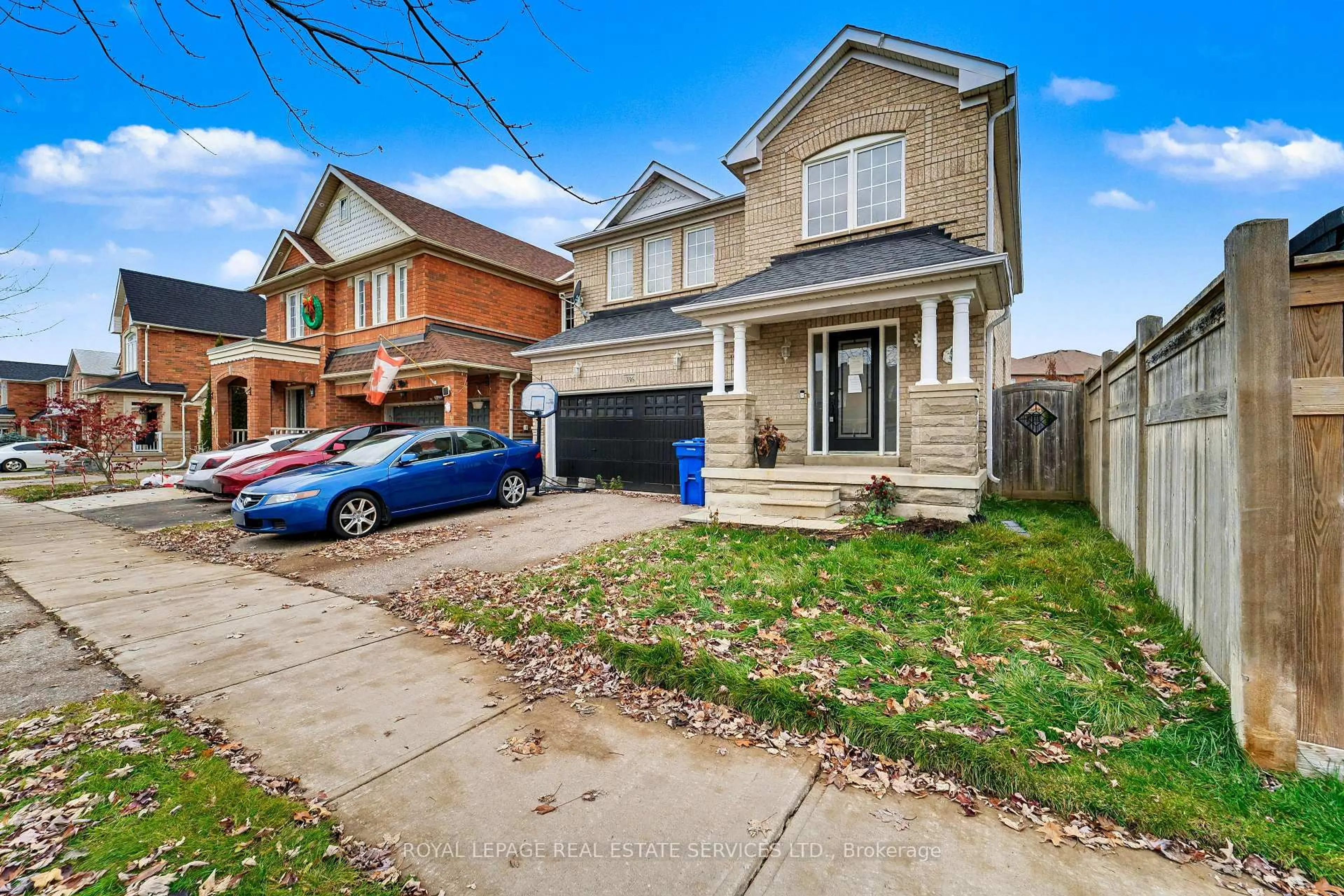 Home with brick exterior material, street for 386 Reeves Way Blvd, Whitchurch-Stouffville Ontario L4A 0J8