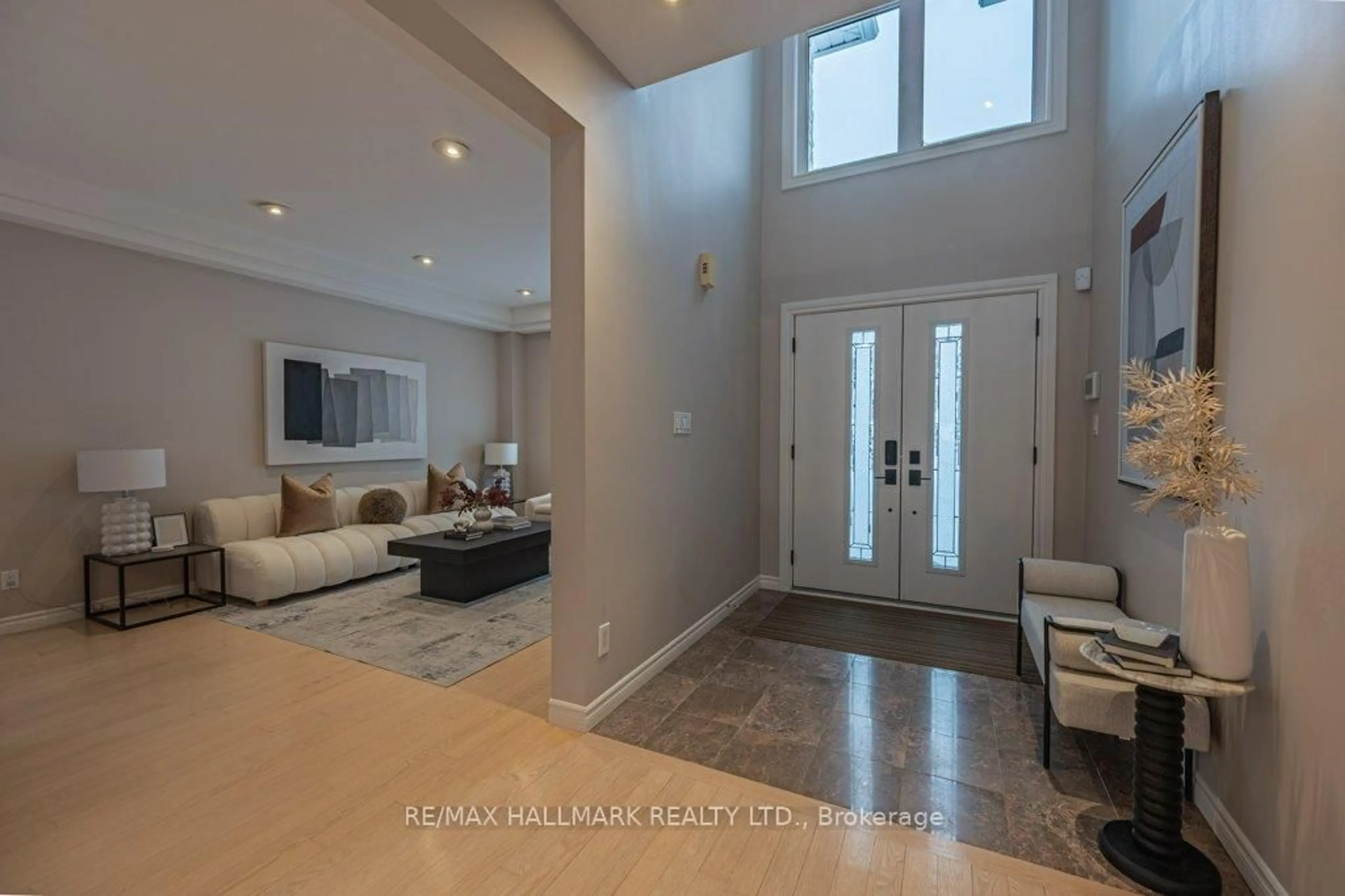 Indoor entryway for 82 Grandview Ave, Markham Ontario L3T 1H4