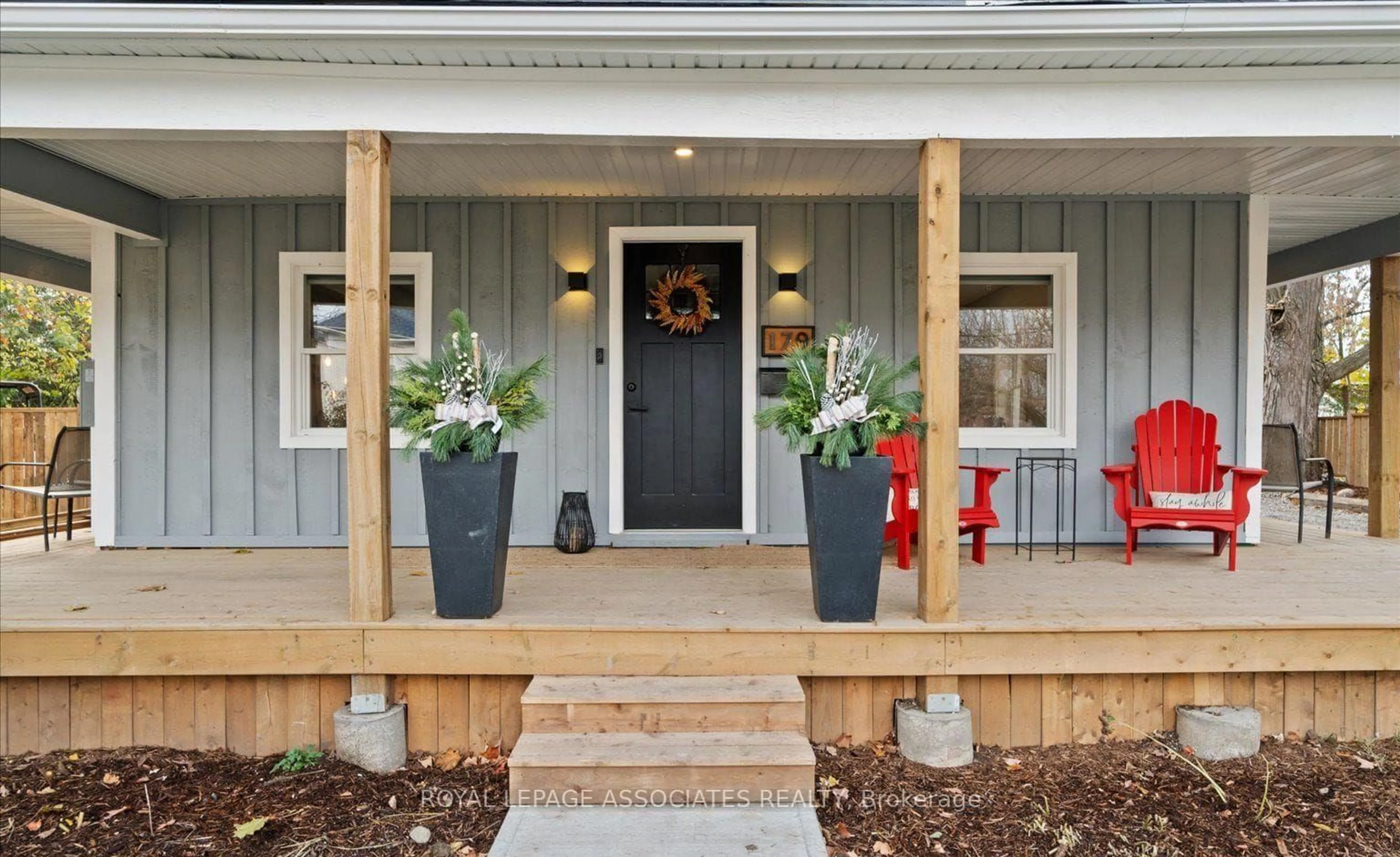 Indoor entryway for 179 Church St, Georgina Ontario L4P 1J4