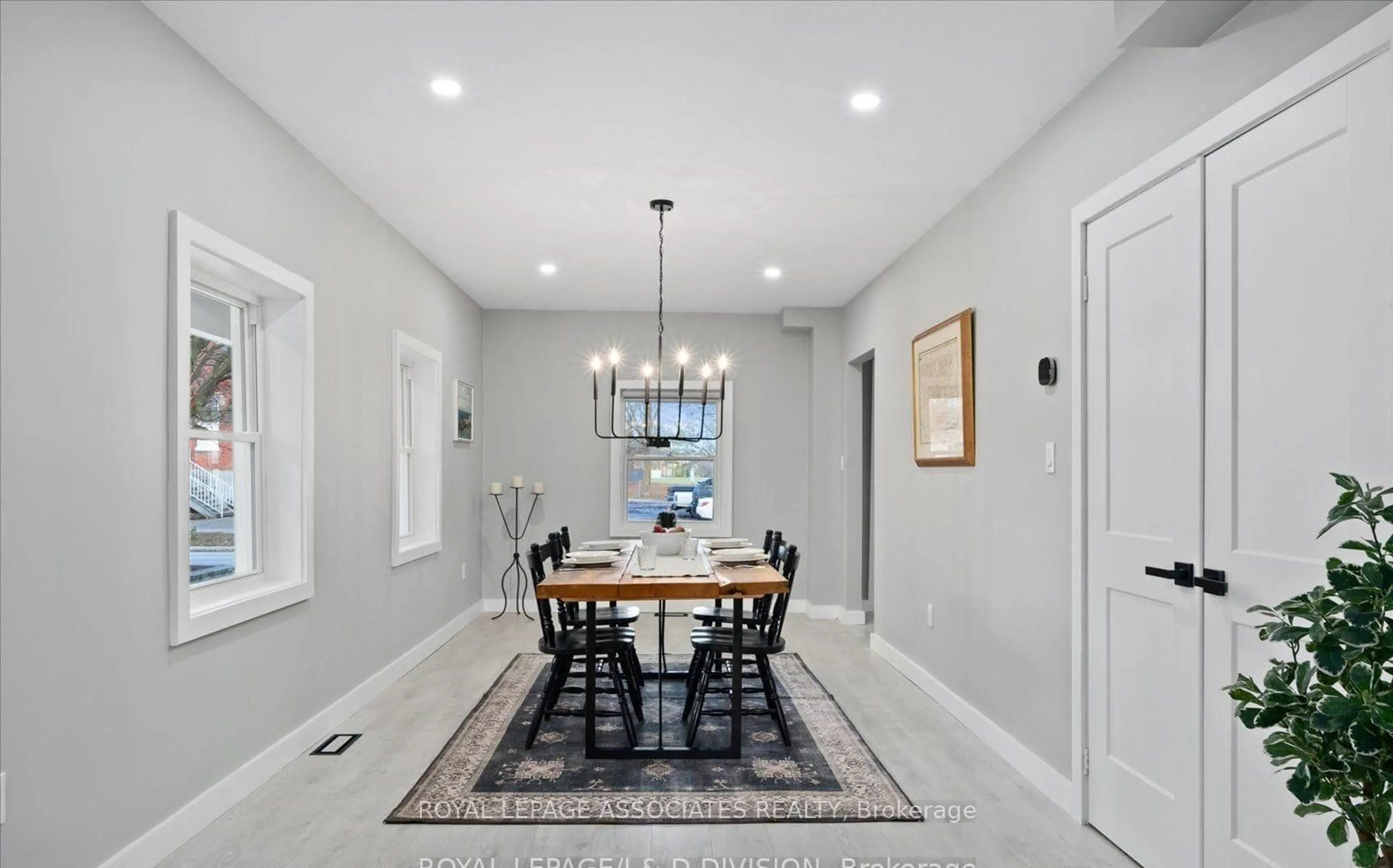 Dining room, unknown for 179 Church St, Georgina Ontario L4P 1J4