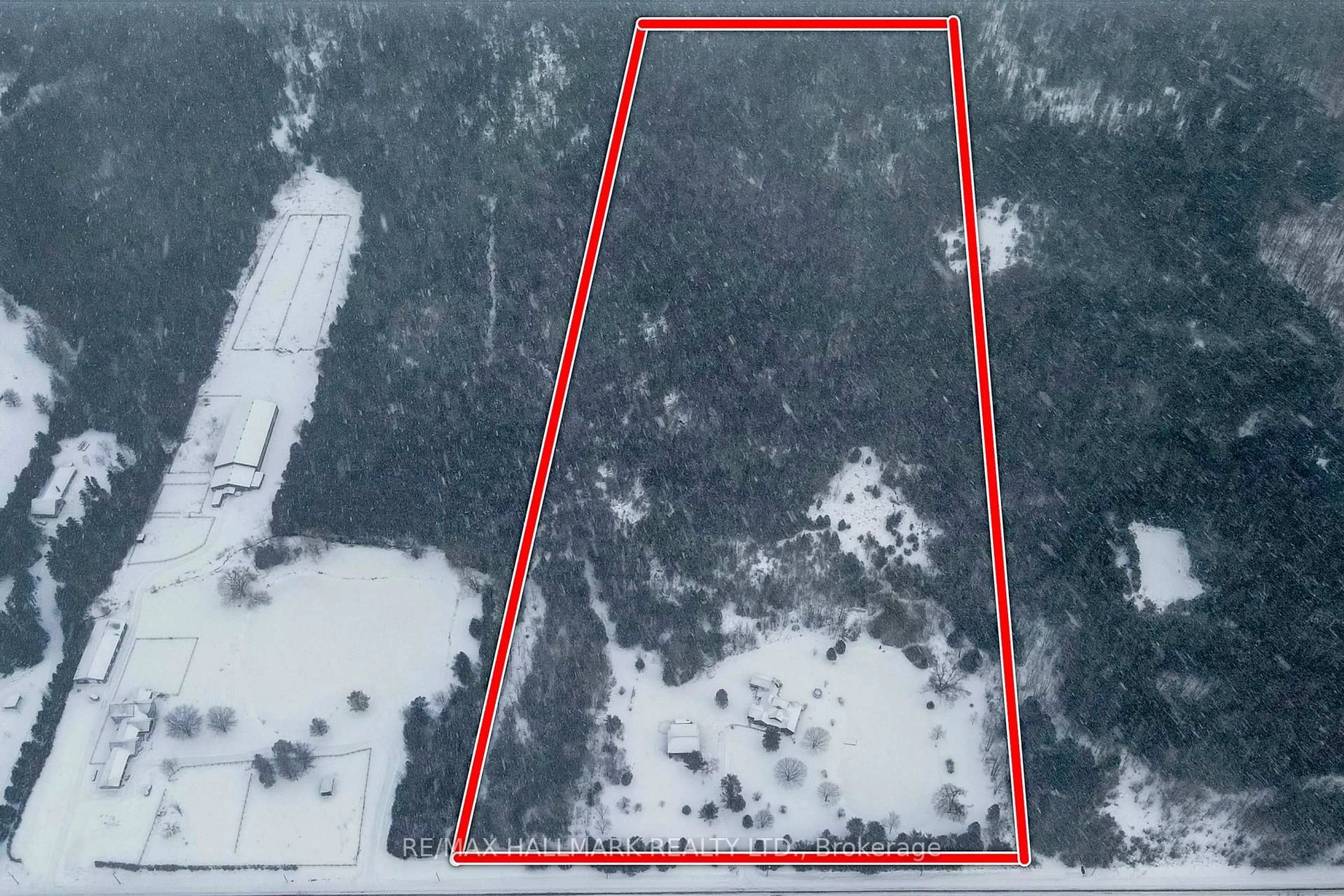 A pic from outside/outdoor area/front of a property/back of a property/a pic from drone, building for 13551 Concession 5 Rd, Uxbridge Ontario L9P 1R2