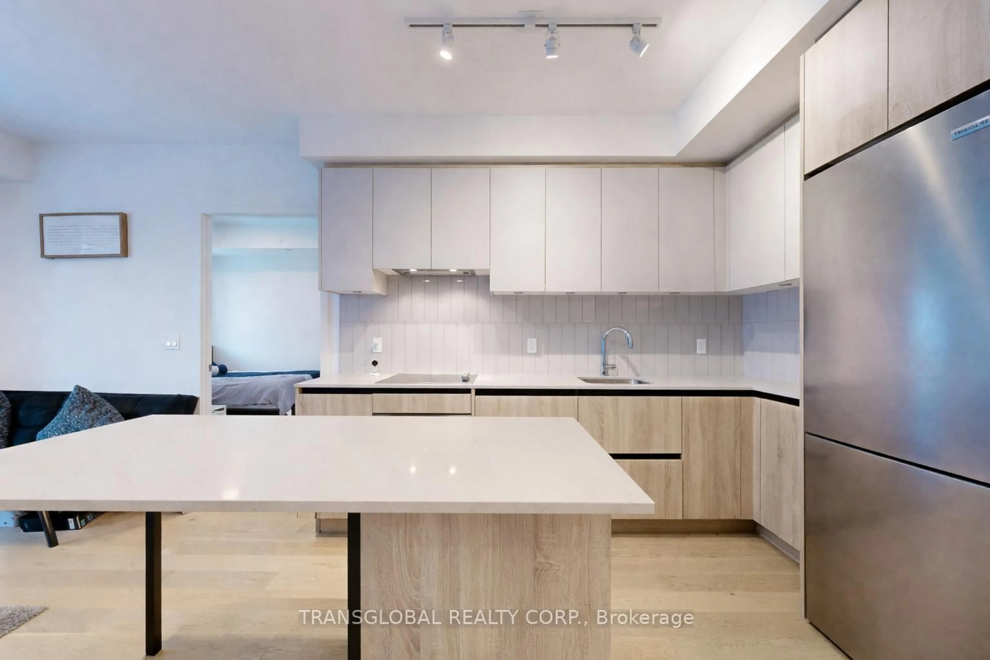 Unknown for 7950 Bathurst St #202, Vaughan Ontario L4J 0L4