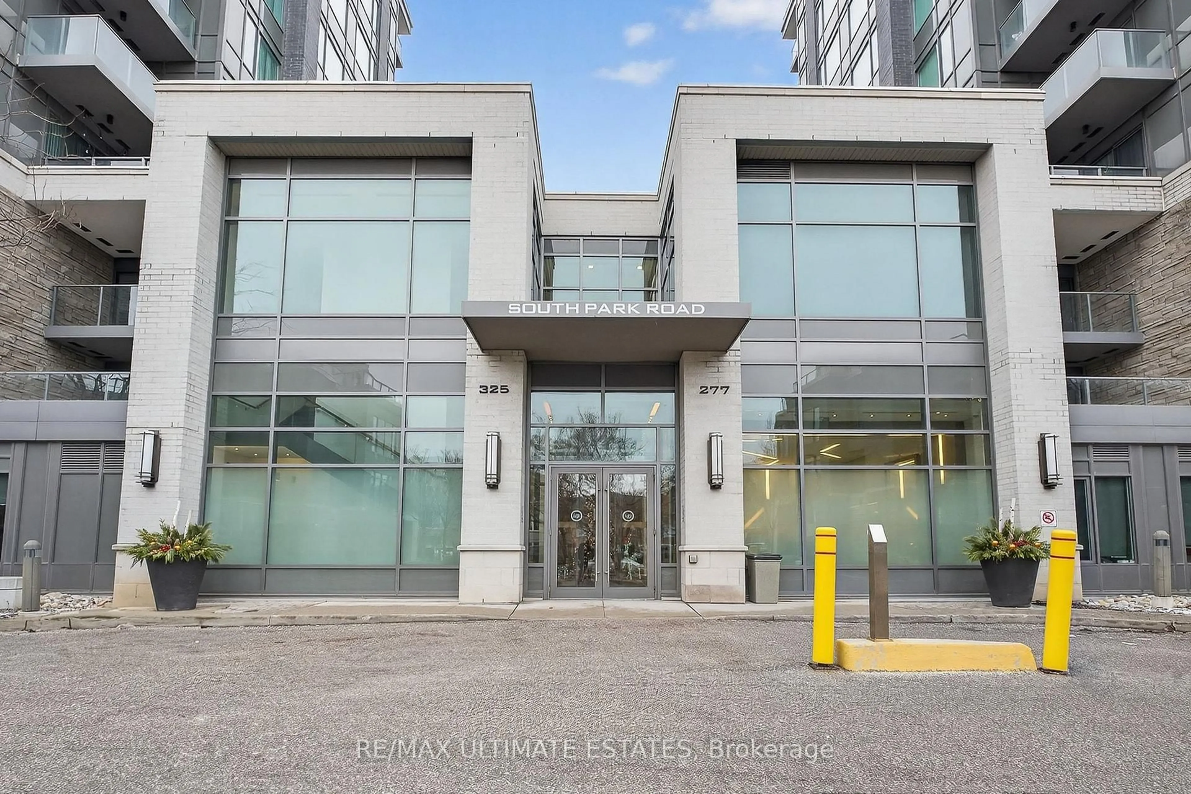 Indoor foyer for 325 South Park Rd #519, Markham Ontario L3T 7W2