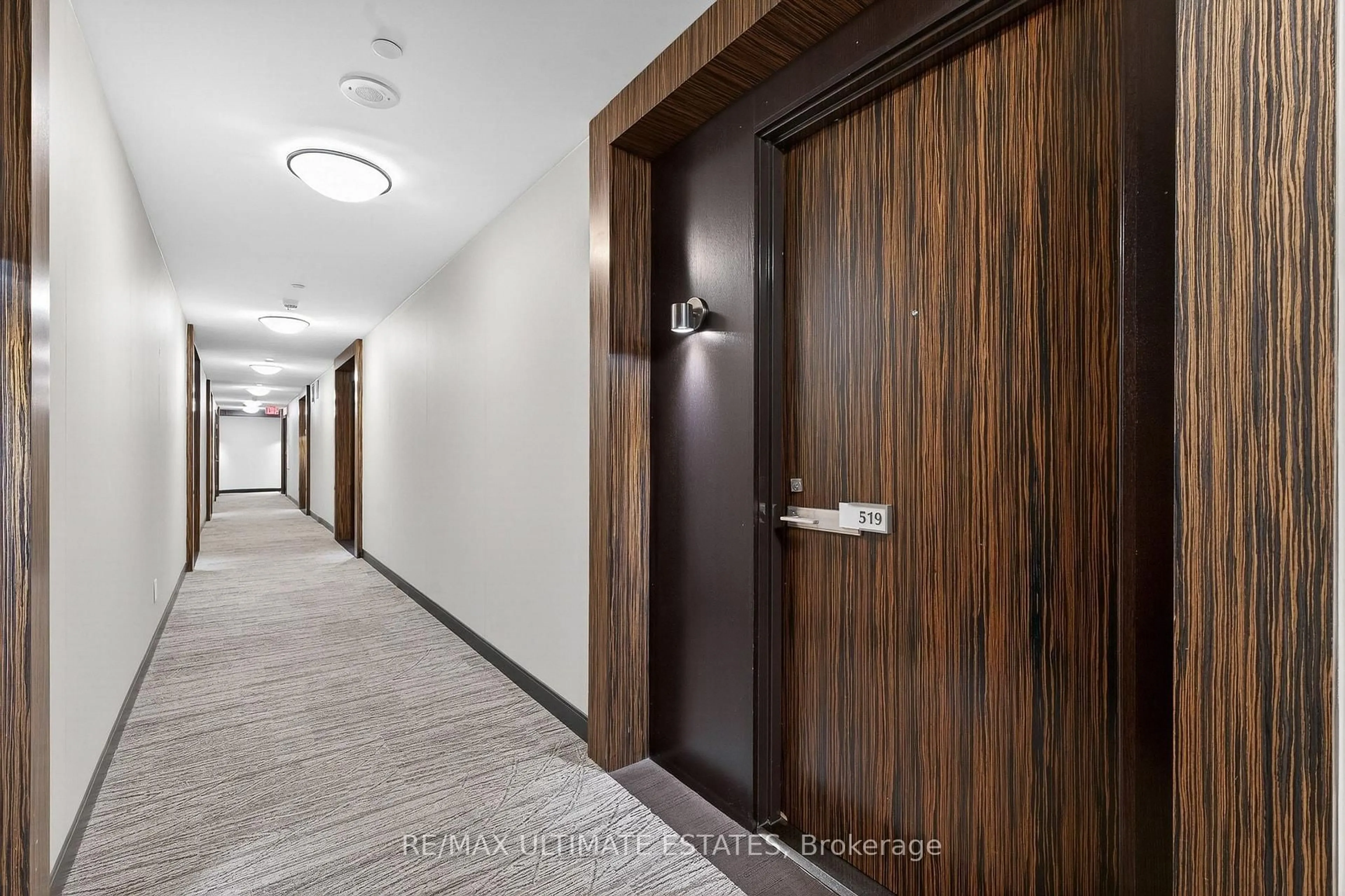 Indoor foyer for 325 South Park Rd #519, Markham Ontario L3T 7W2